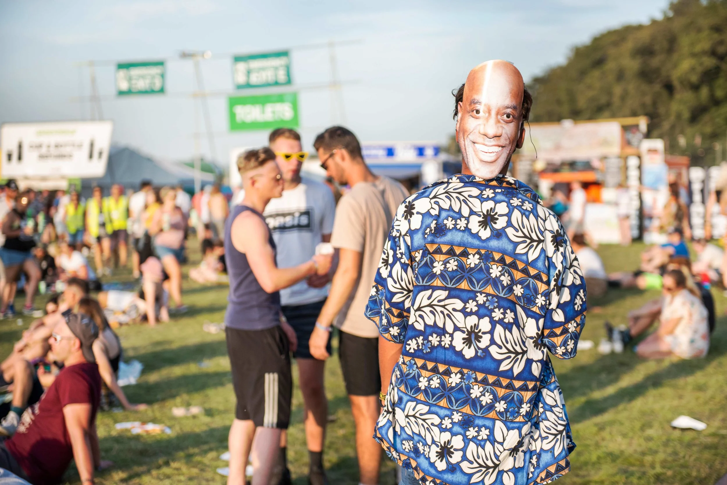 crowd01.jpg