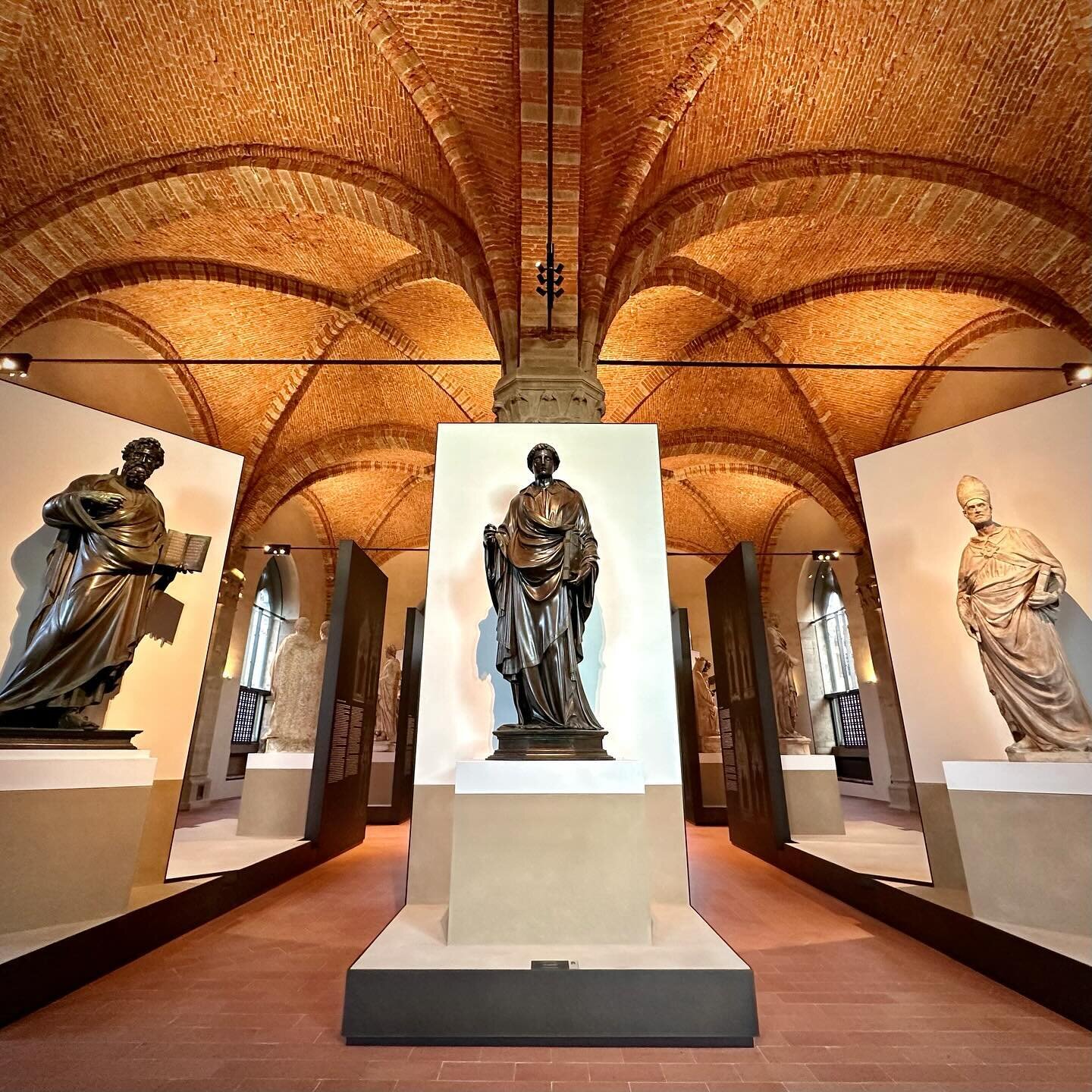 After over a year of waiting, Orsanmichele has finally reopened its doors! Located in the very heart of Florence in between the religious and political hearts of the city (Piazza del Duomo and Piazza della Signoria, respectively), this 13th-c granary