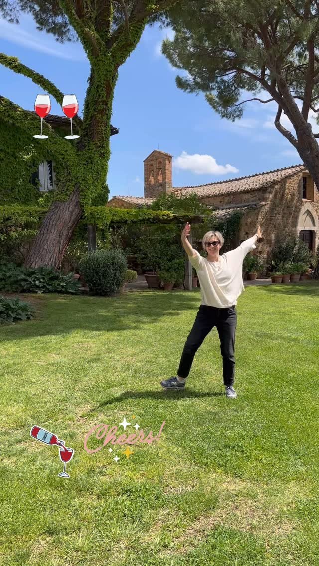 🍷Is there any better way to spend a spring day than with good friends and good vino? 🍇 The Sesti Estate at the Castello Argiano* was gorgeous, and the history behind this land so very interesting. Etruscan then Roman roots, an 8th-c church, an 11th