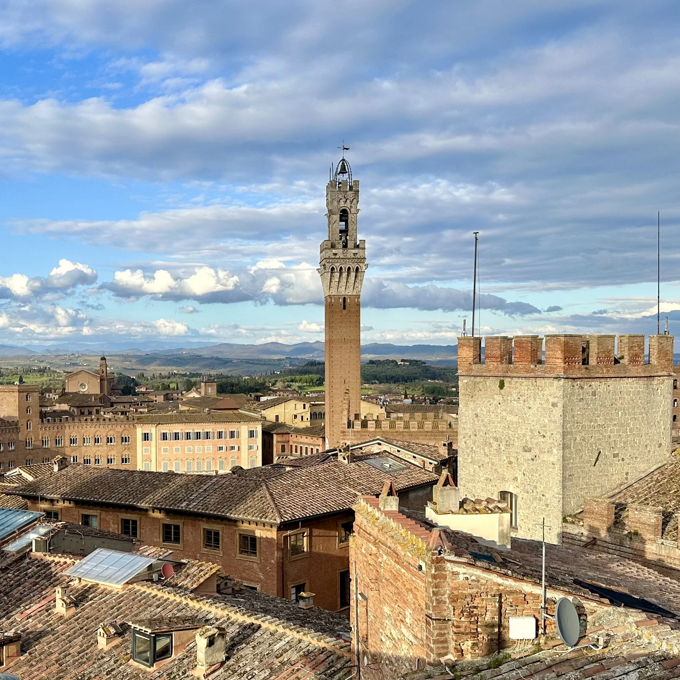 Prima Lux: watch the sunrise over Siena!