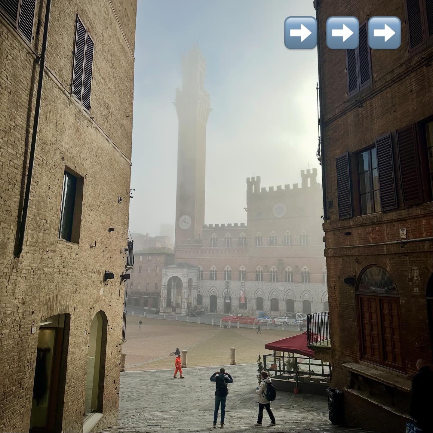 What a difference an hour can make!

#siena #torredelmangia #piazzadelcampo #whenthefoglifts #sienaitalytours