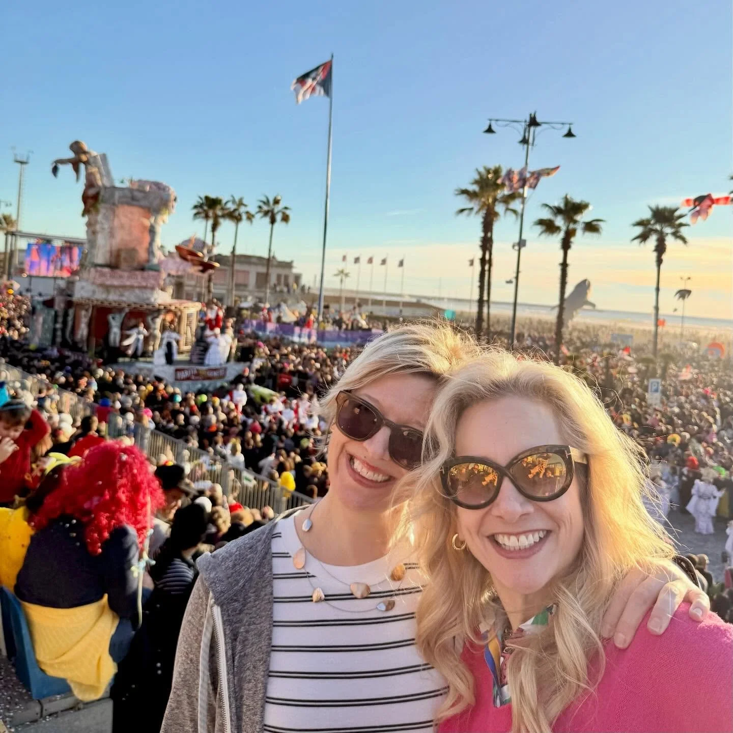 Oops, it is now the Lenten period, but due to an eye ailment (finally on the mend!) I have been taking as much of a screen break as I can. That said, I had perfect vision for the incredible spectacle that was the Carnevale di Viareggio!! I had been w