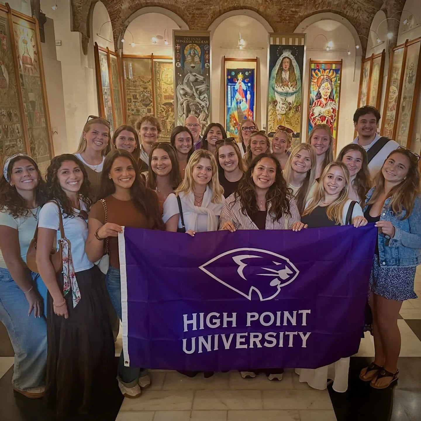 💜🤍🖤 I have just had the privilege of welcoming not one but TWO groups from High Point University! What a joy to share the history of my adopted hometown with such engaged students (and professors!). Tornate presto - come back soon! 💜🤍🖤

#highpo