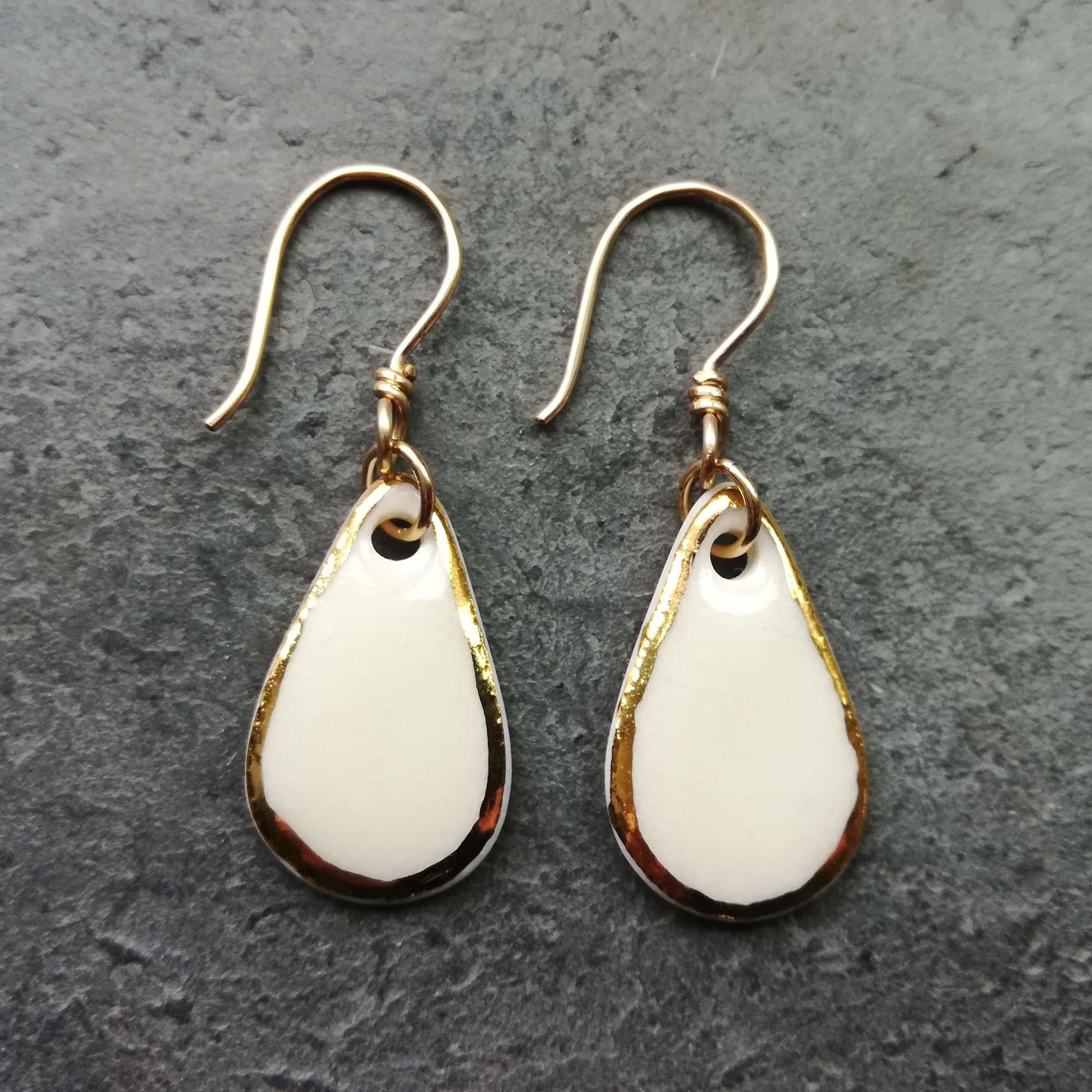 teardrop+dangles+-+white+with+gold+outline.jpg