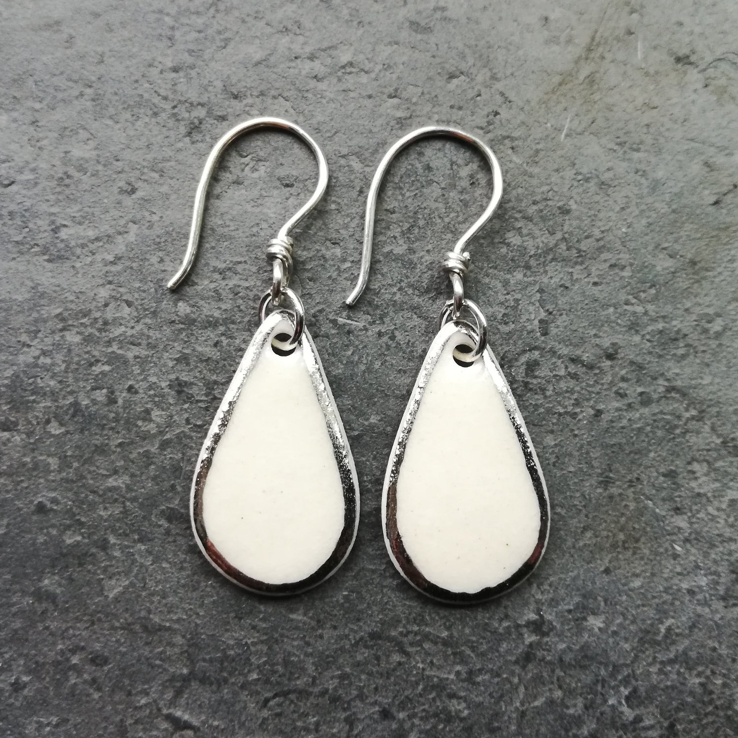 teardrop+dangles+-+white+with+silver+outline.jpg