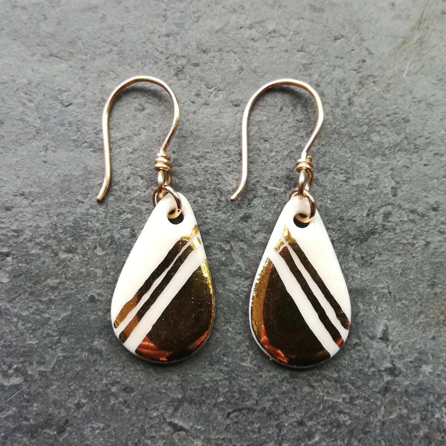 teardrop+dangles+-+white+with+gold+thick+and+thin+lines.jpg