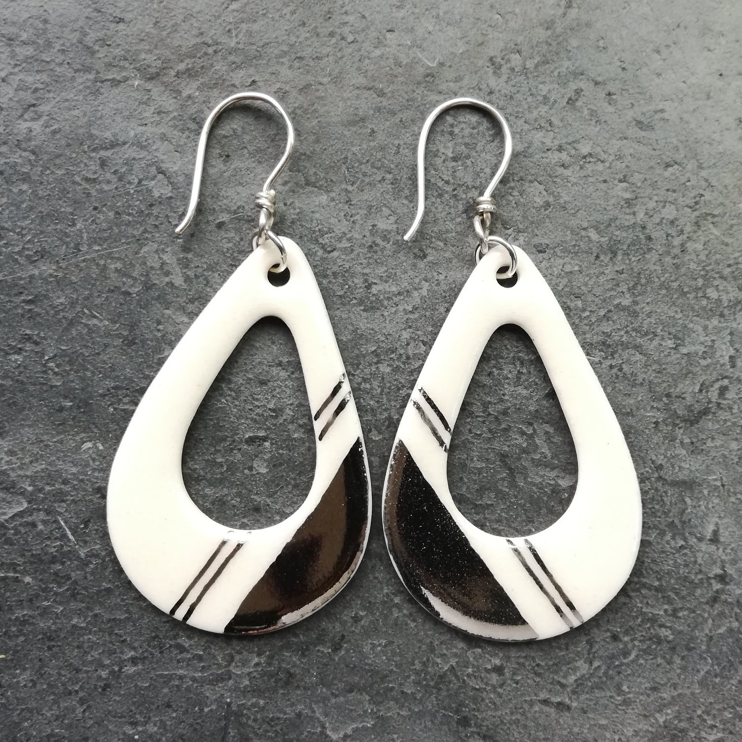 large+teardrops+with+holes+-+white+with+silver+thick+and+thin+lines.jpg