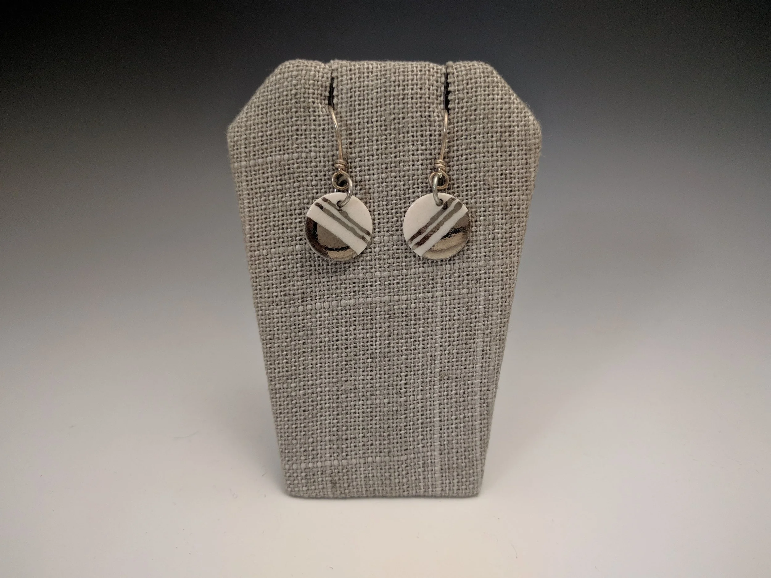 14mm white with silver lines.jpg
