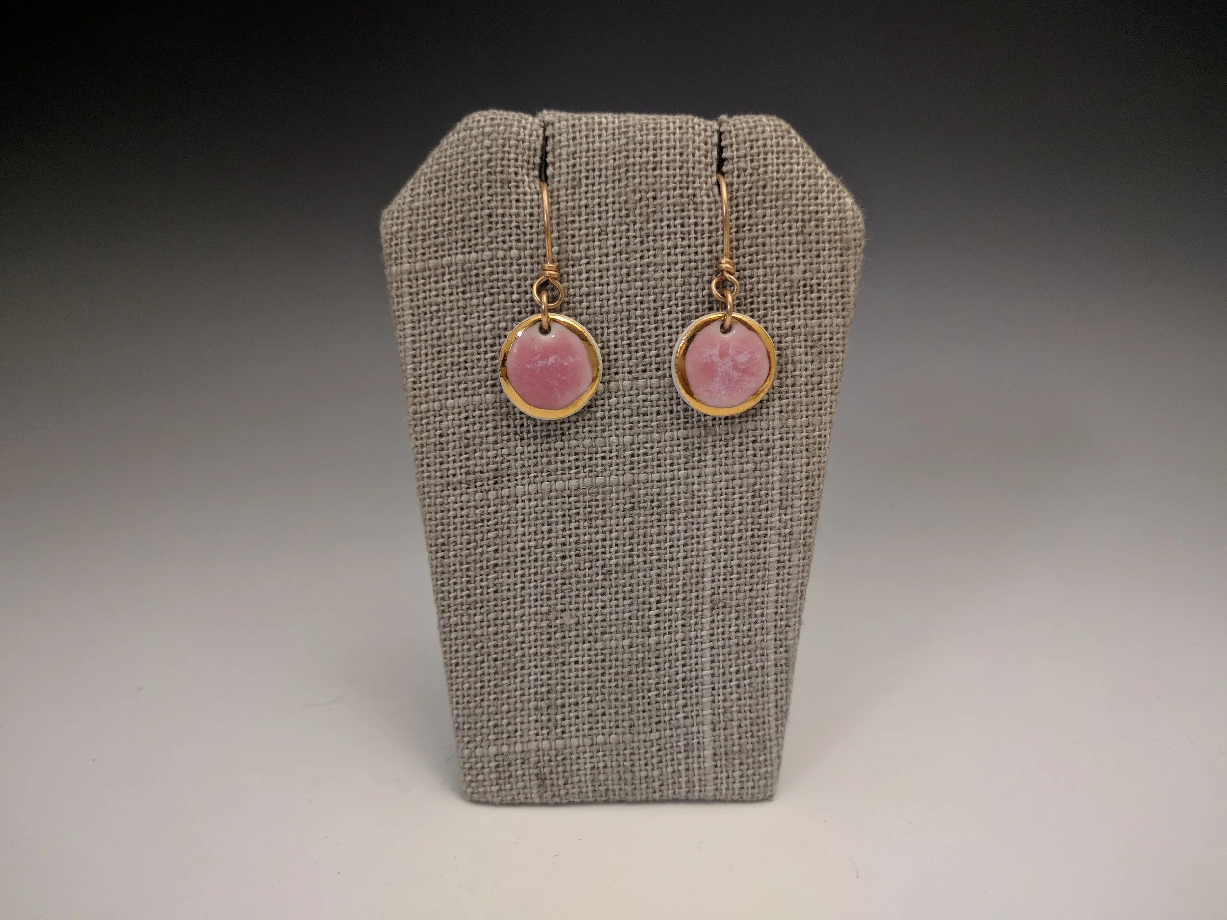 14mm pink with gold outline.jpg