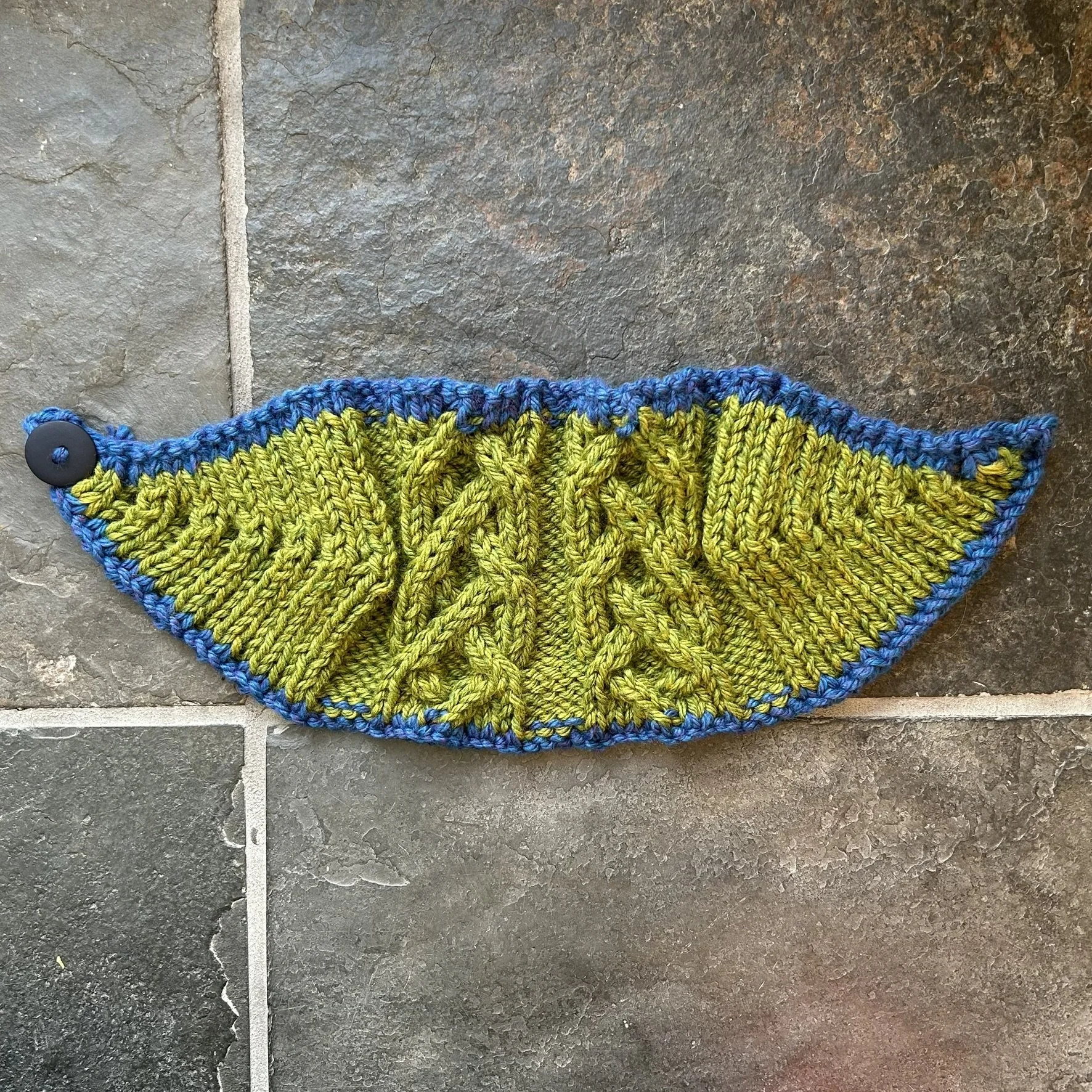 Headscarf in Wool/Acrylic Blend