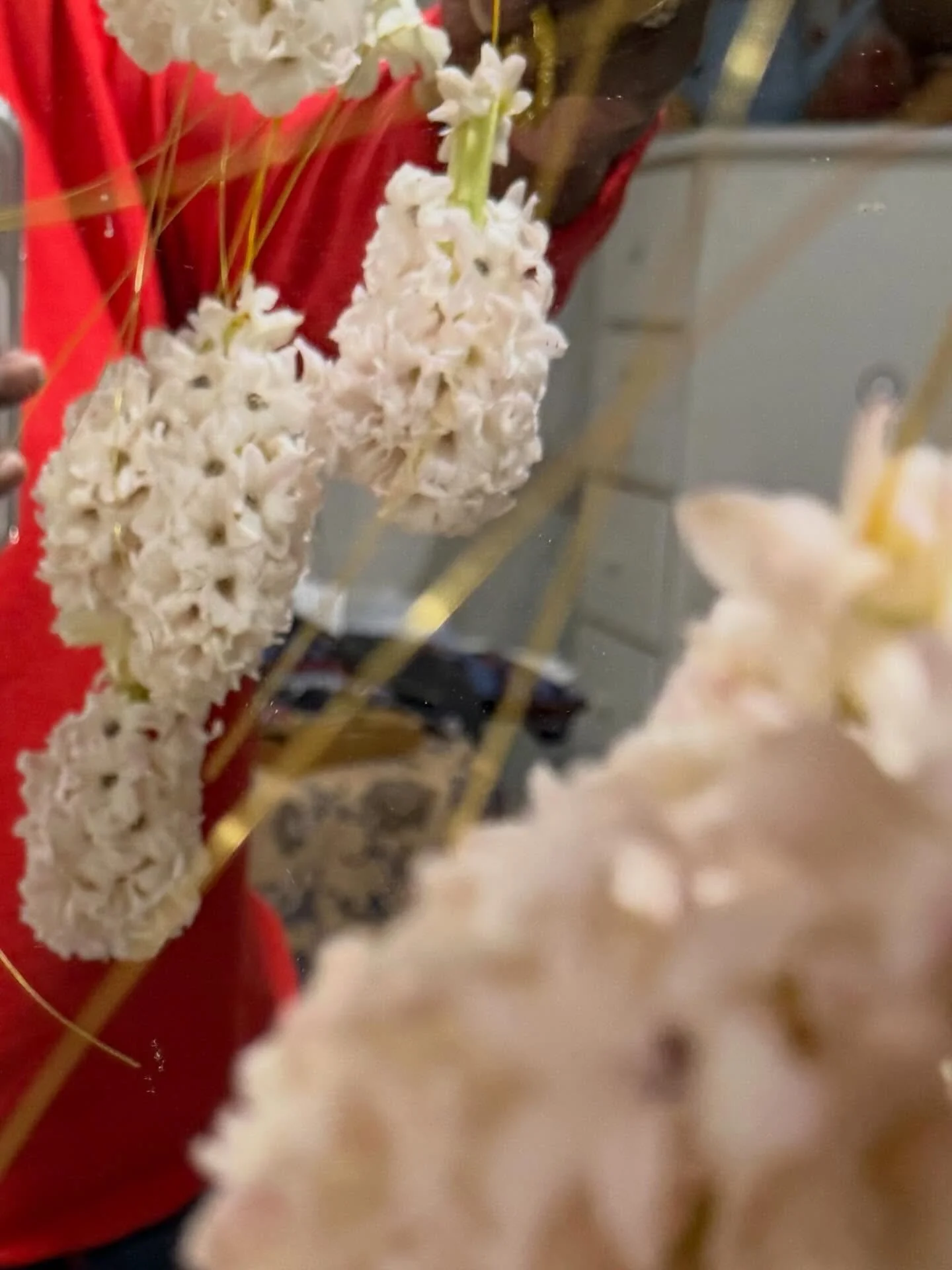 LEARNING &amp; Experimenting is part of my journey.  It&rsquo;s what we floral designers do to grow and to simply enjoy the profession.  And, our customers benefit ❤️

I just came back from a short trip &amp; the final slide is showing old flowers th