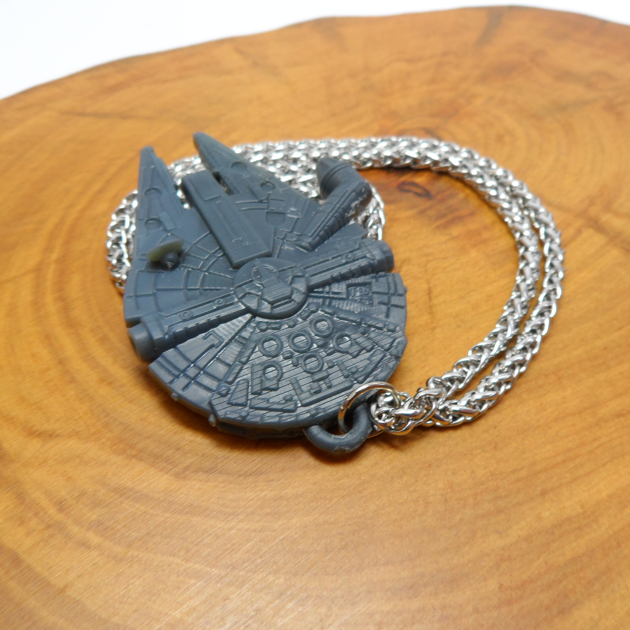 Millennium Falcon Necklace 3.png