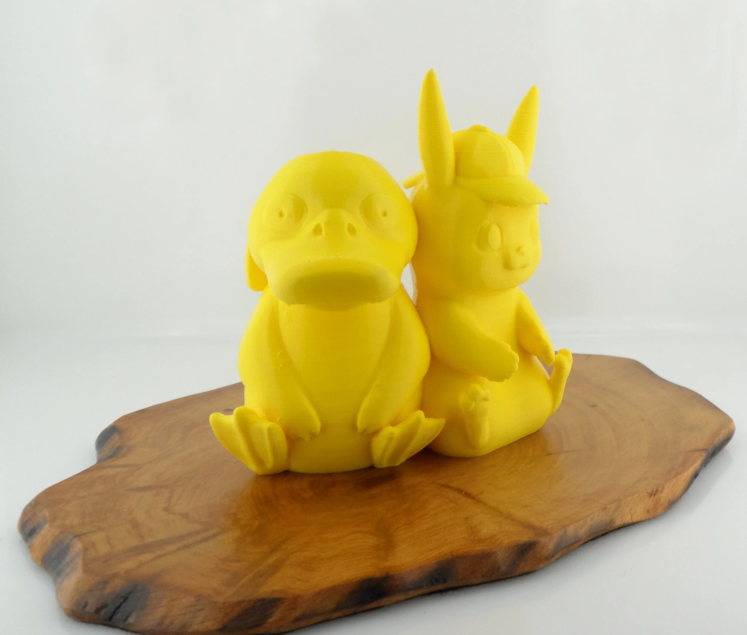 Detective Pikachu &amp; Psyduck Figurine