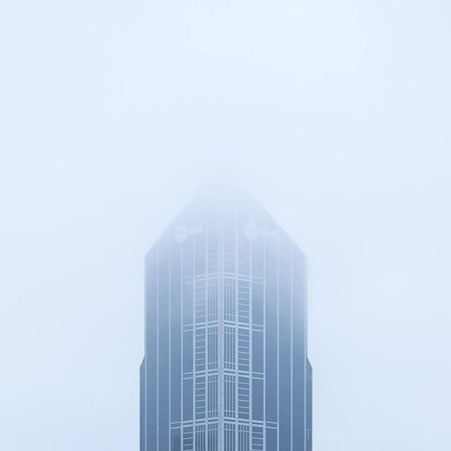 Melbourne Consumes Itself 
#ausphotomag #capturemagazine #urban #street #streetphotography #abstract #minimal_lookup #skyscraping_architecture #melbourne #melbournearchitecture #melbiurnelife #melbourneiloceyou