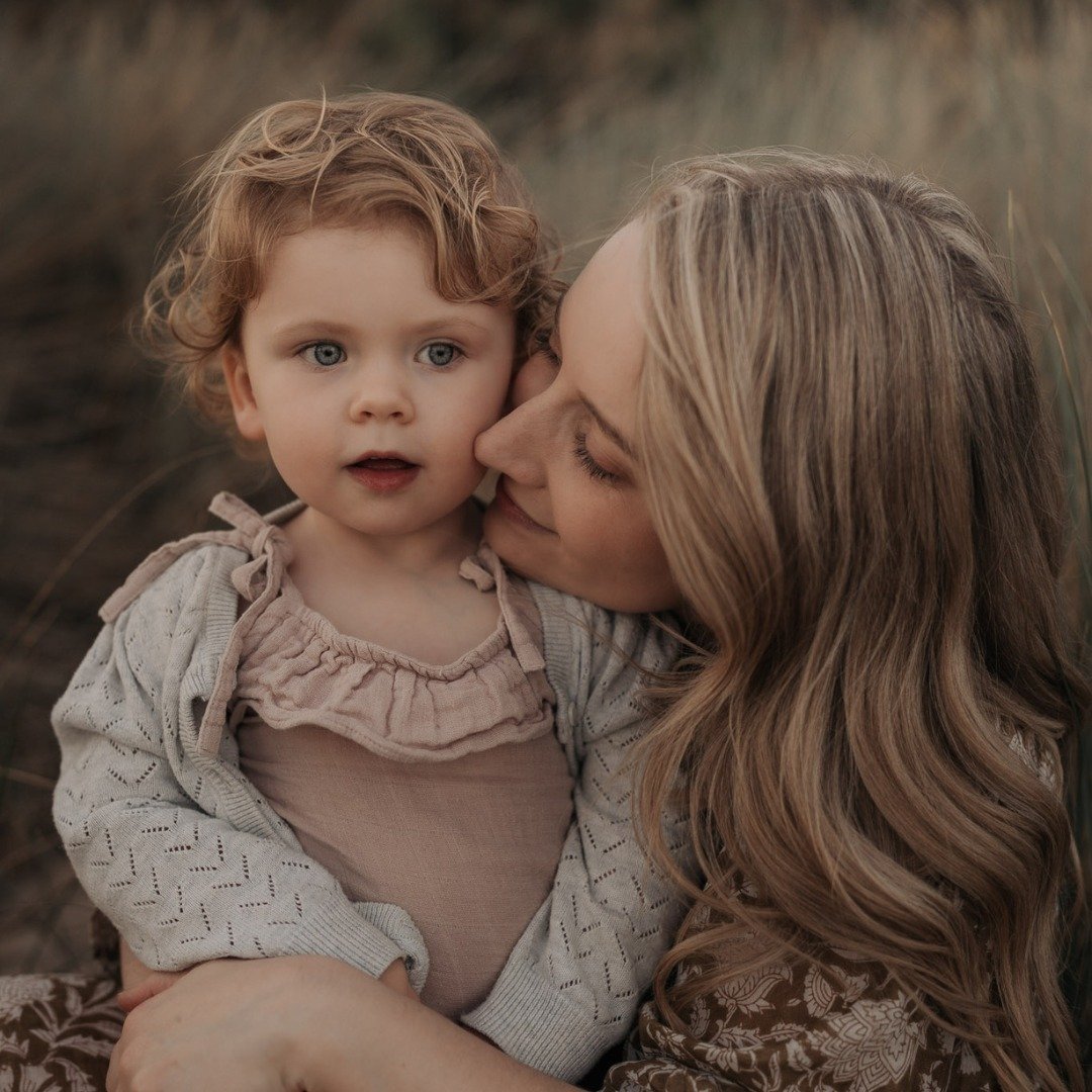 Warm summer evenings with beautiful families, I am all about you.

It was so wonderful to see you again @nicendall and rhys_endall, your little family is a dream❤️

#ignitedmotherhood #hobartfamilyphotographer #discovertasmania #hobartphotographer #f
