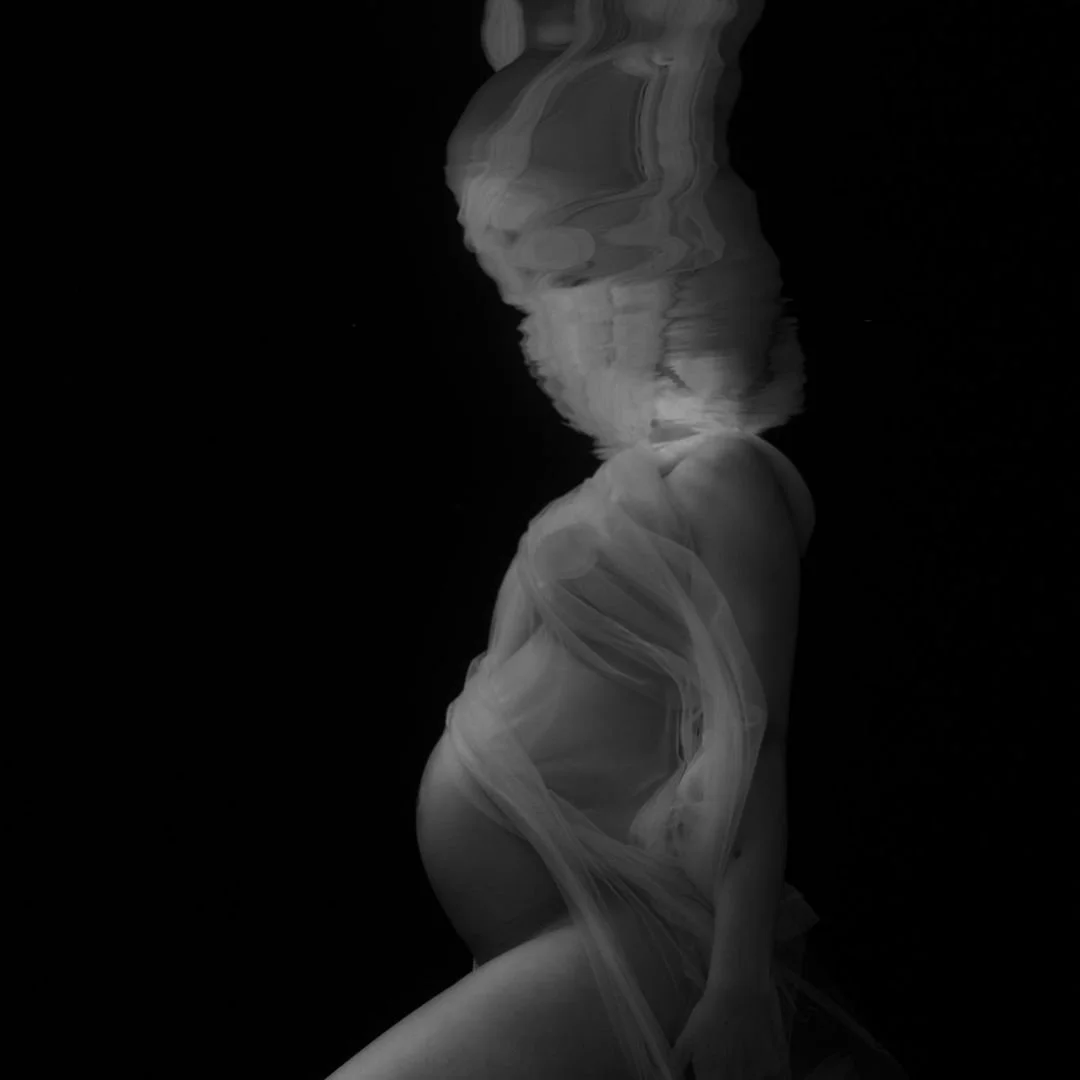 Ashley, you are magnificent🖤 

What a gorgeous afternoon in the pool with you, I cant wait to get your gallery to you, you look absolutely magical!

And if youve been on the fence about booking a pregnancy session, this is your sign to BOOK NOW!!!! 