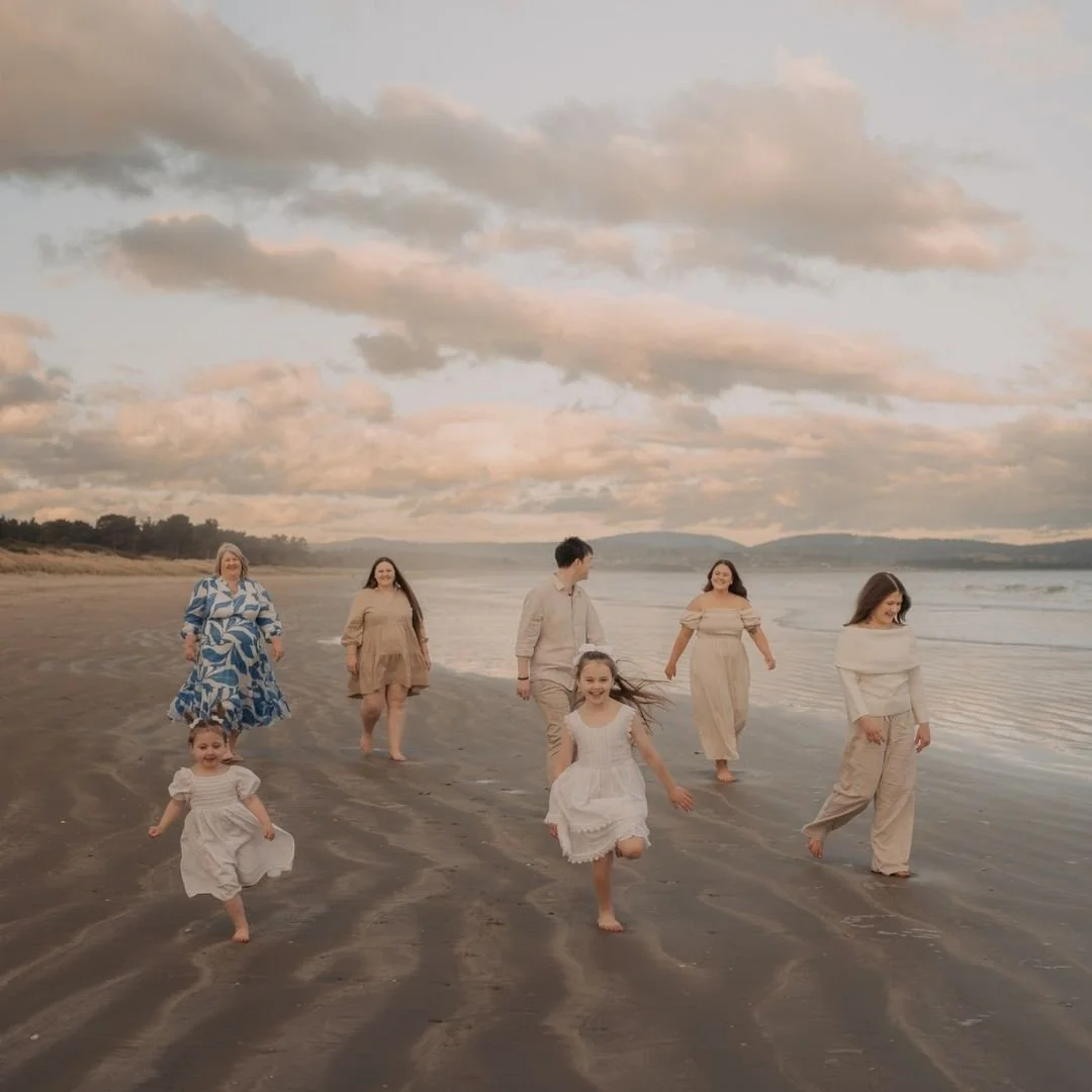 Happy birthday dear @miz_heidi !!! It took a while to get you all together but oh my goodness didnt we pick the perfect evening?! You and your family were an absolute delight and I loved spending a golden, misty evening with you all❤️

#gallerylanema