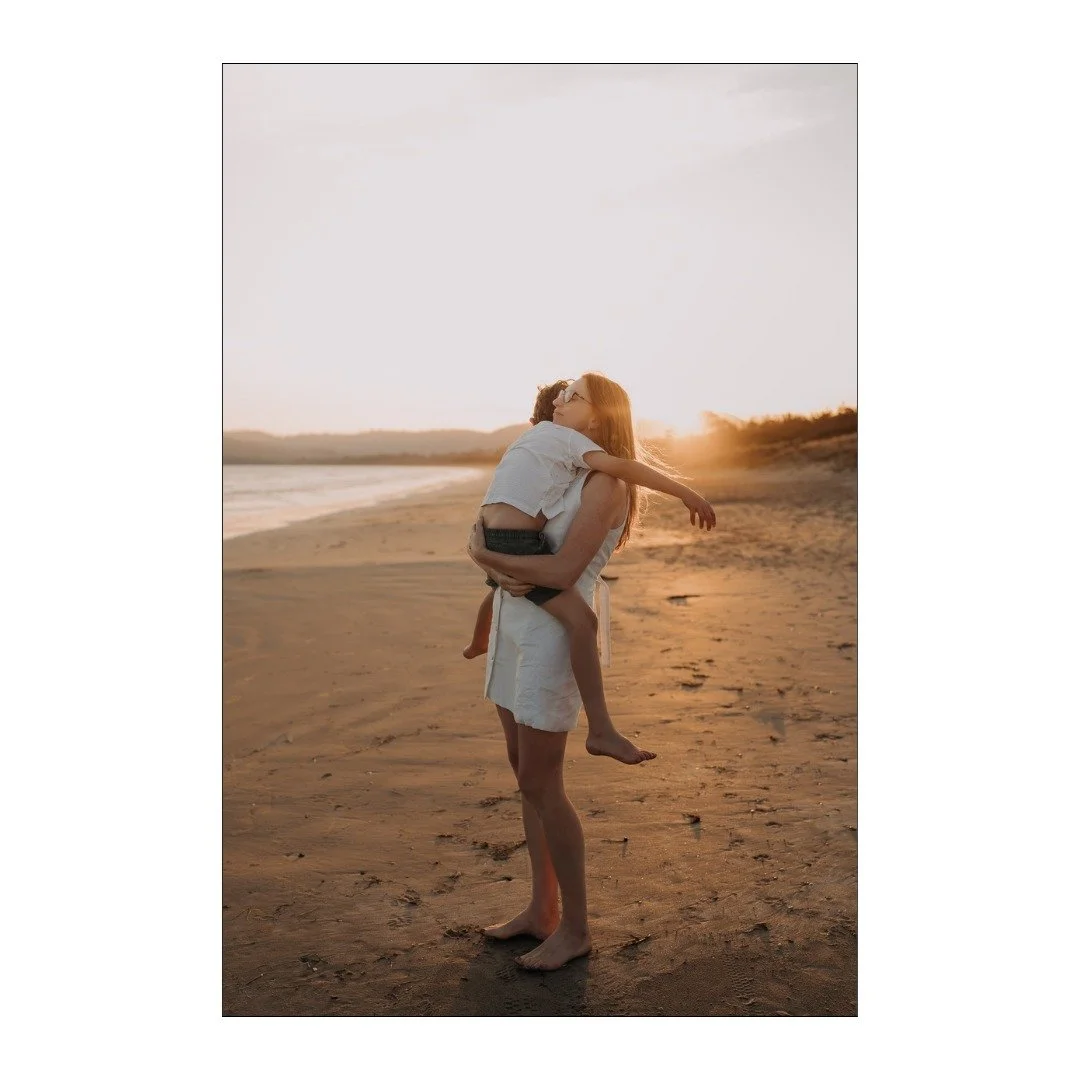 Ohhh how I would love to say that summer has finally arrived in Hobart but I think that the weather for the rest of this week might disagree with me💔

But oh my goodness, what a glorious evening with beautiful Chayel and her boys. That golden glow o