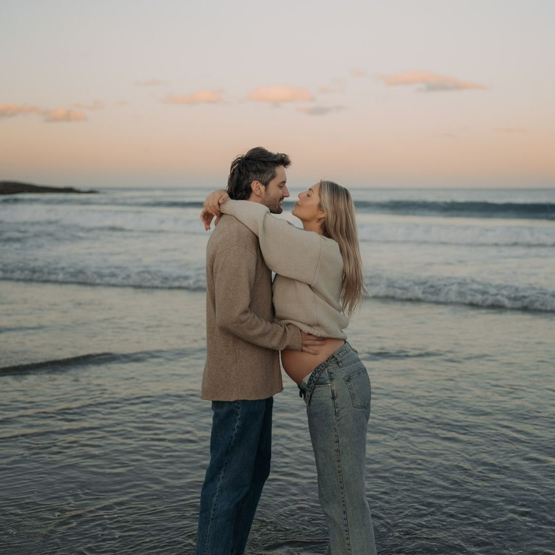 I will be sharing every single image from this shoot. Until I die. 
I will take no further questions on this matter!
Frikken ob.sessed with Jess+Rhys and our perfect evening on the East Coast.

#hobartmaternityphotographer #hobartphotographer #galler