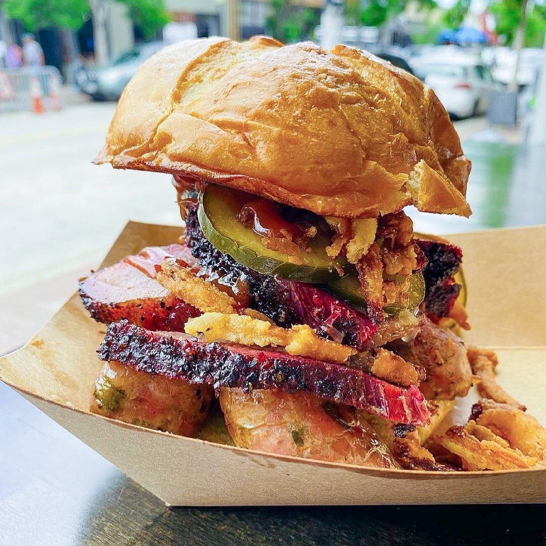 Come hungry! Texas style is not for quitters.

📷 @new2towndenver 

#bbq #bbqsandwich #postoak #postoakbarbecue #postoakdenver #barbecue #denverbarbecue #texasstyle #brisket #smokedbrisket #brisketsandwich #sogood #denverfoodie #foodie #eatlocal #smo