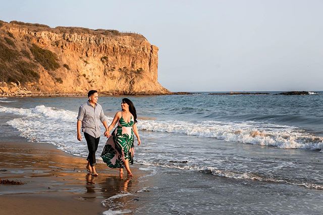 This lovely engagement session is on the blog 💞. LINK IN BIO!! #weregettingmarried #engaged #engagementphotos #beachwedding #beachengagement #beachsession #beachphotoshoot #thatlightingtho #sunsetwedding #sunsetphotography #losangelesphotographer #l