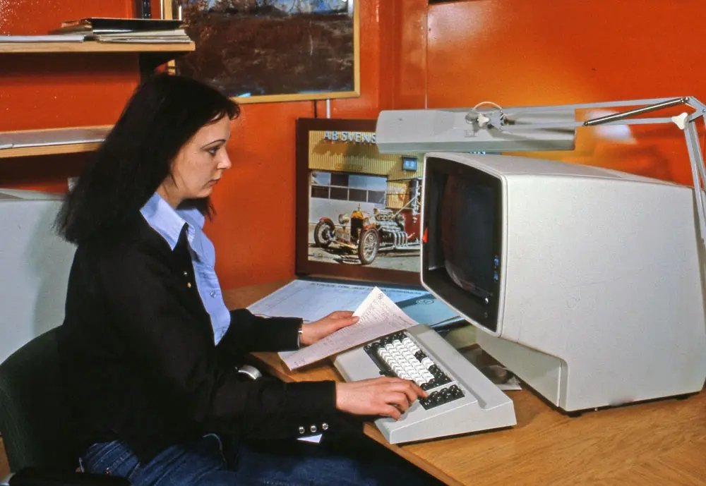 Digital kvinnohistoria i arkiven — nominera till Hyllmeter åt kvinnorna 2026