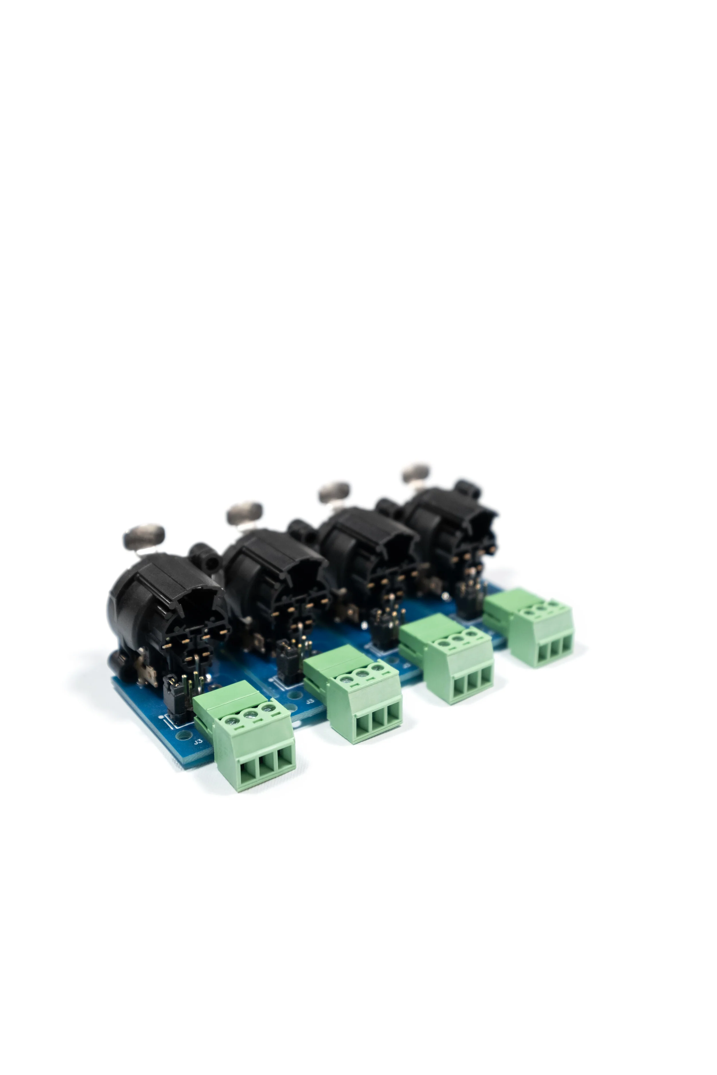XLR4F L 1.jpg