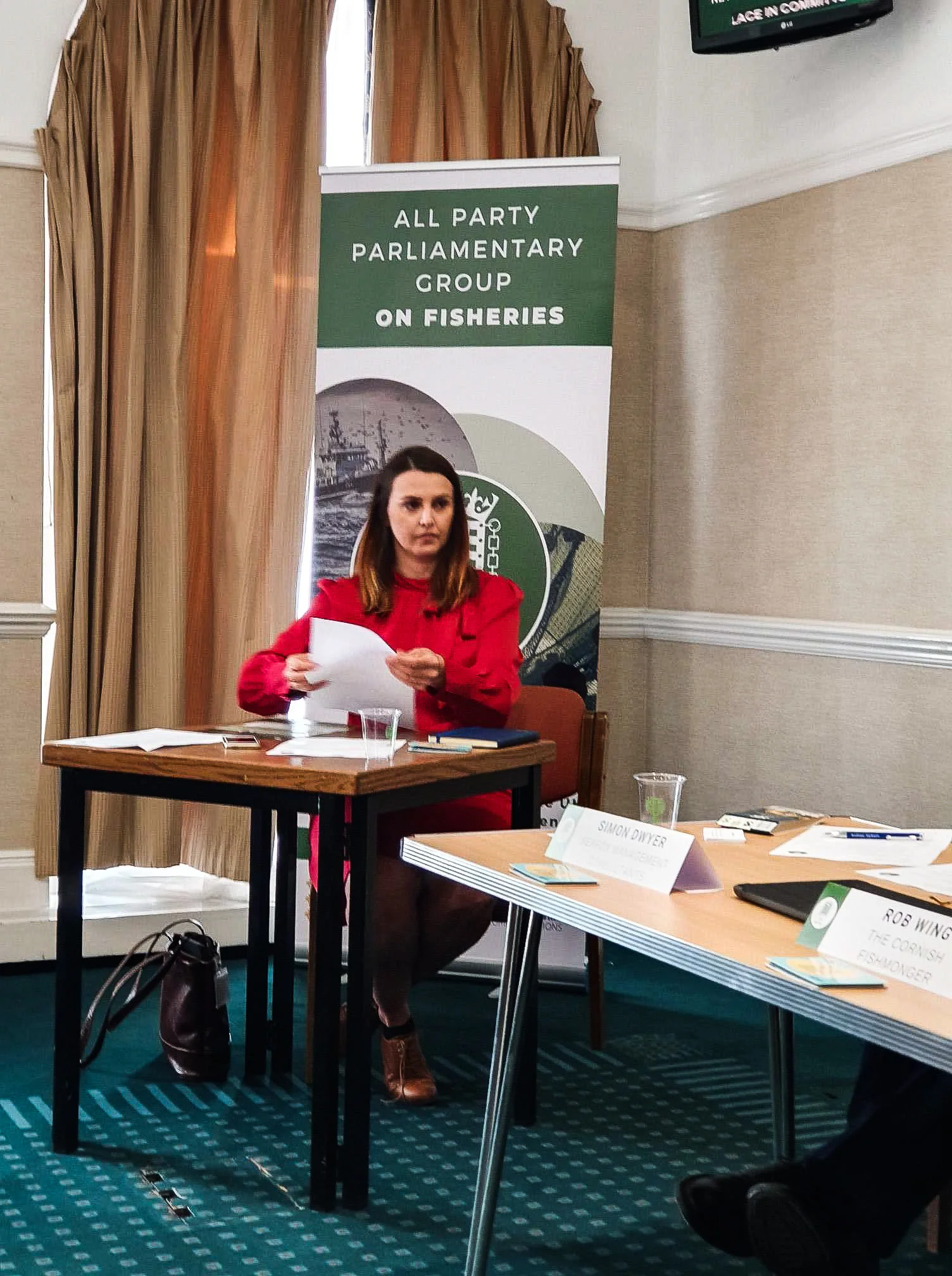 Melanie Onn MP chairs discussion.