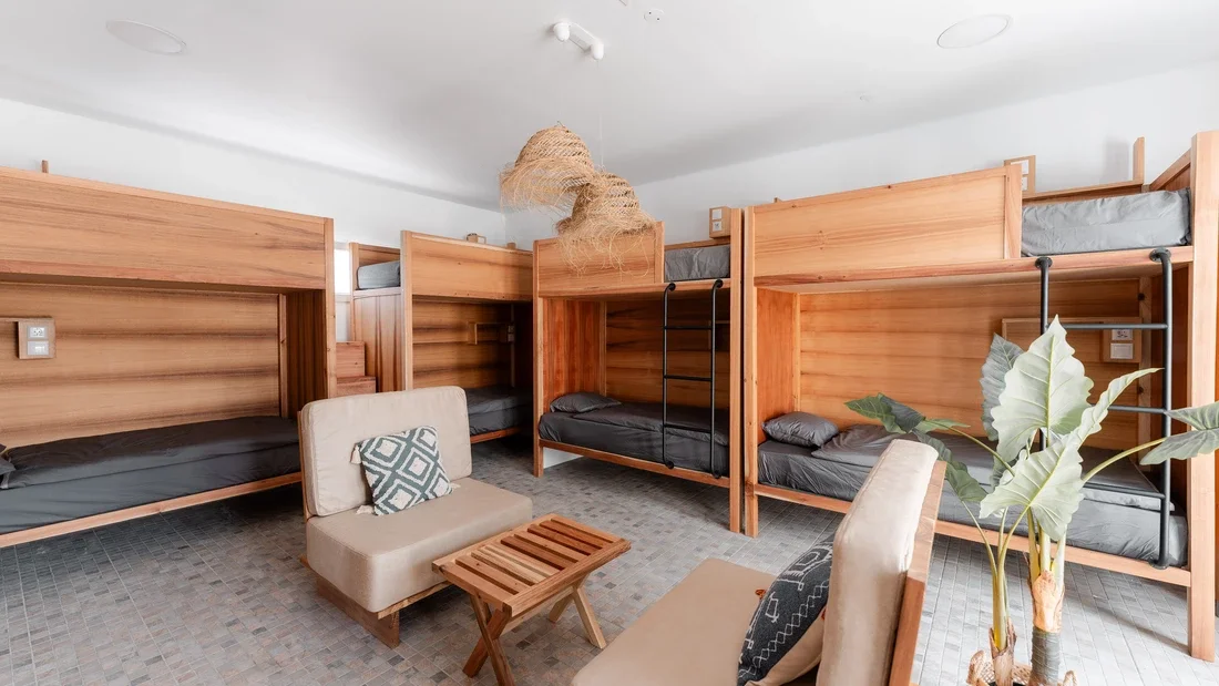 csm_dorm-mehrbettzimmer-bunkbeds-stockbetten-8-personen-zimmer-azoren-portugal-30_3513c4ba00.webp