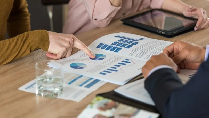 1_investment-advisory-services-590165494-810x456.jpg