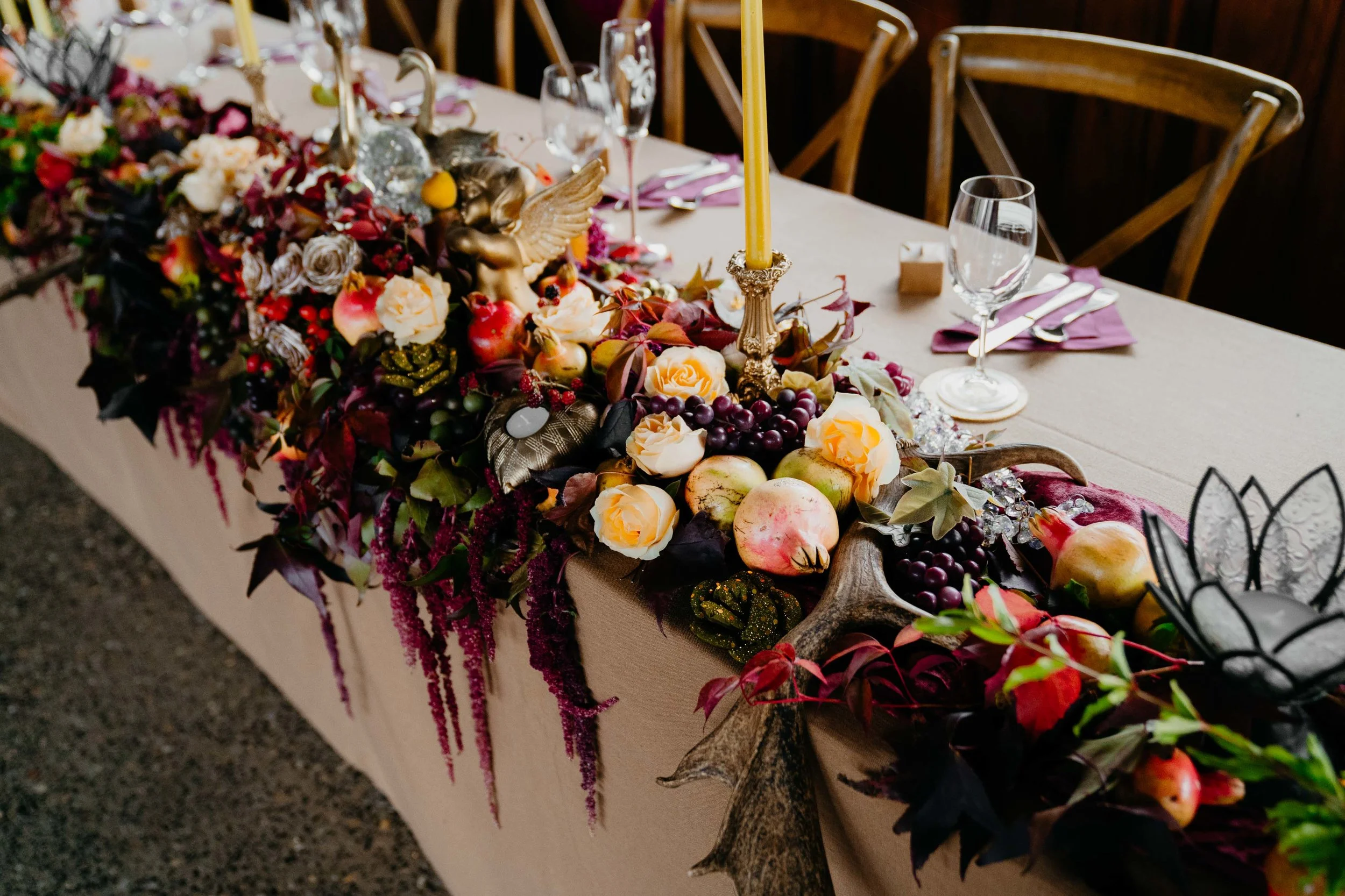 bridal table with rose and fruit gold and burgandy