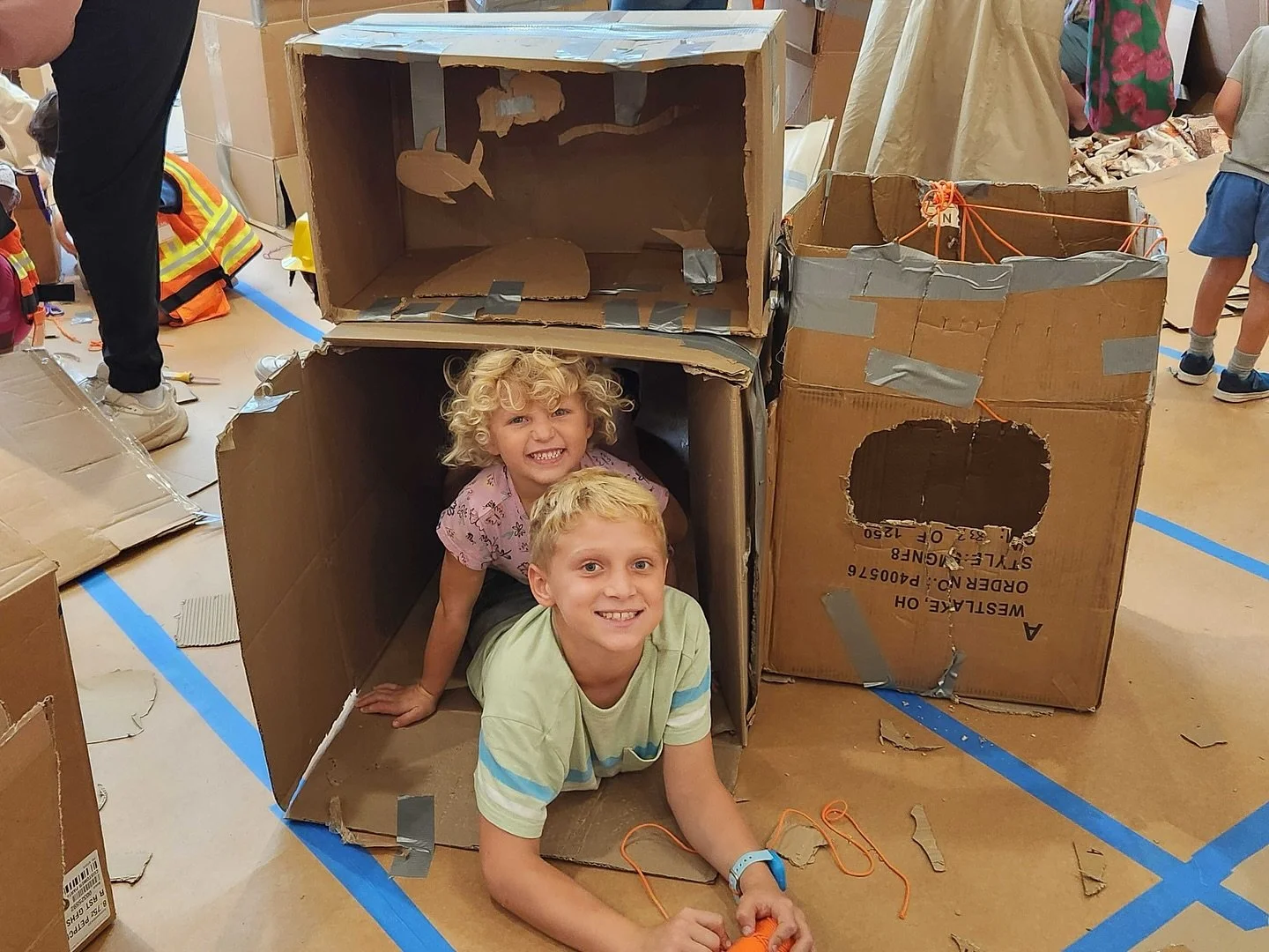 So much creativity on display in our Community Room during last Saturday&rsquo;s Worldwide Day of Play event Unboxed: Adventures in Cardboard! Thank you to @thinkmomi for organizing this fantastic event for our community of makers! 📦

#MaplewoodLibr