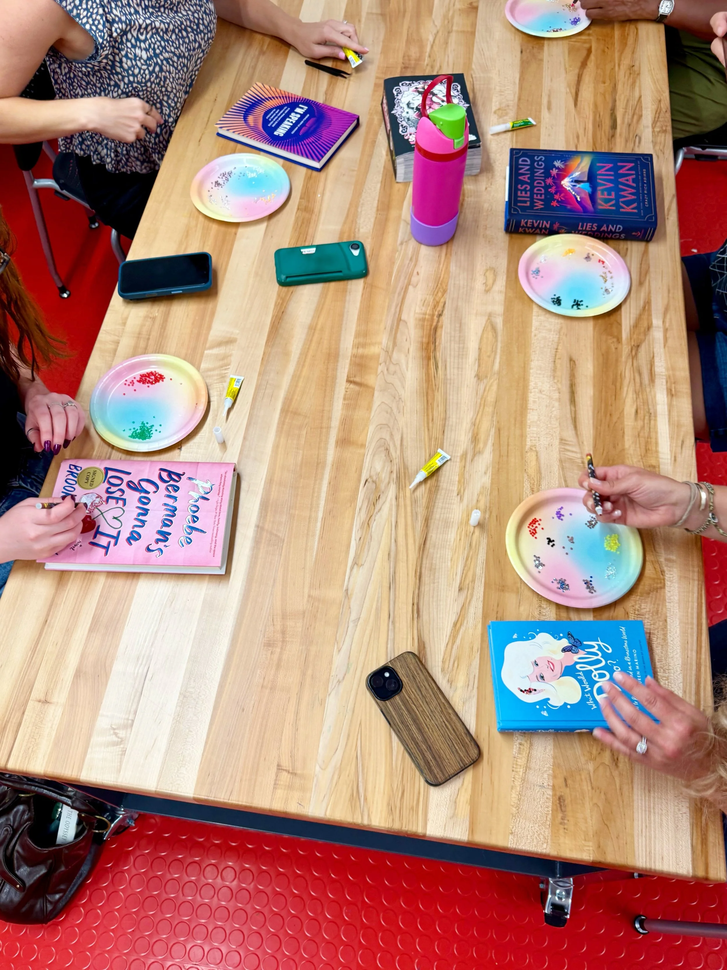 We had a ✨ sparkling ✨ good time bedazzling books with @anywherelibrarian earlier this week as part of our Adult Summer Reading Program! Thanks to everyone who came out to bedazzle your favorite books ✨📚

Are you part of our Adult Summer Reading Cha