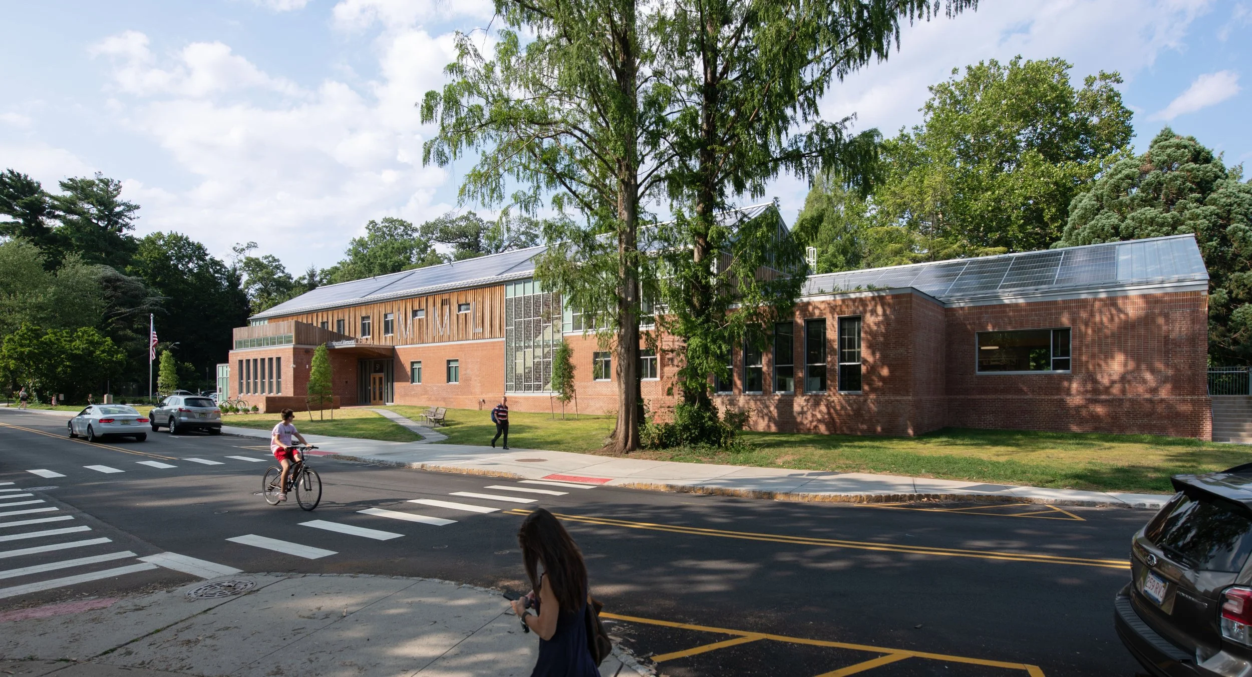 Baker Steet and front entrance of new Maplewood Library