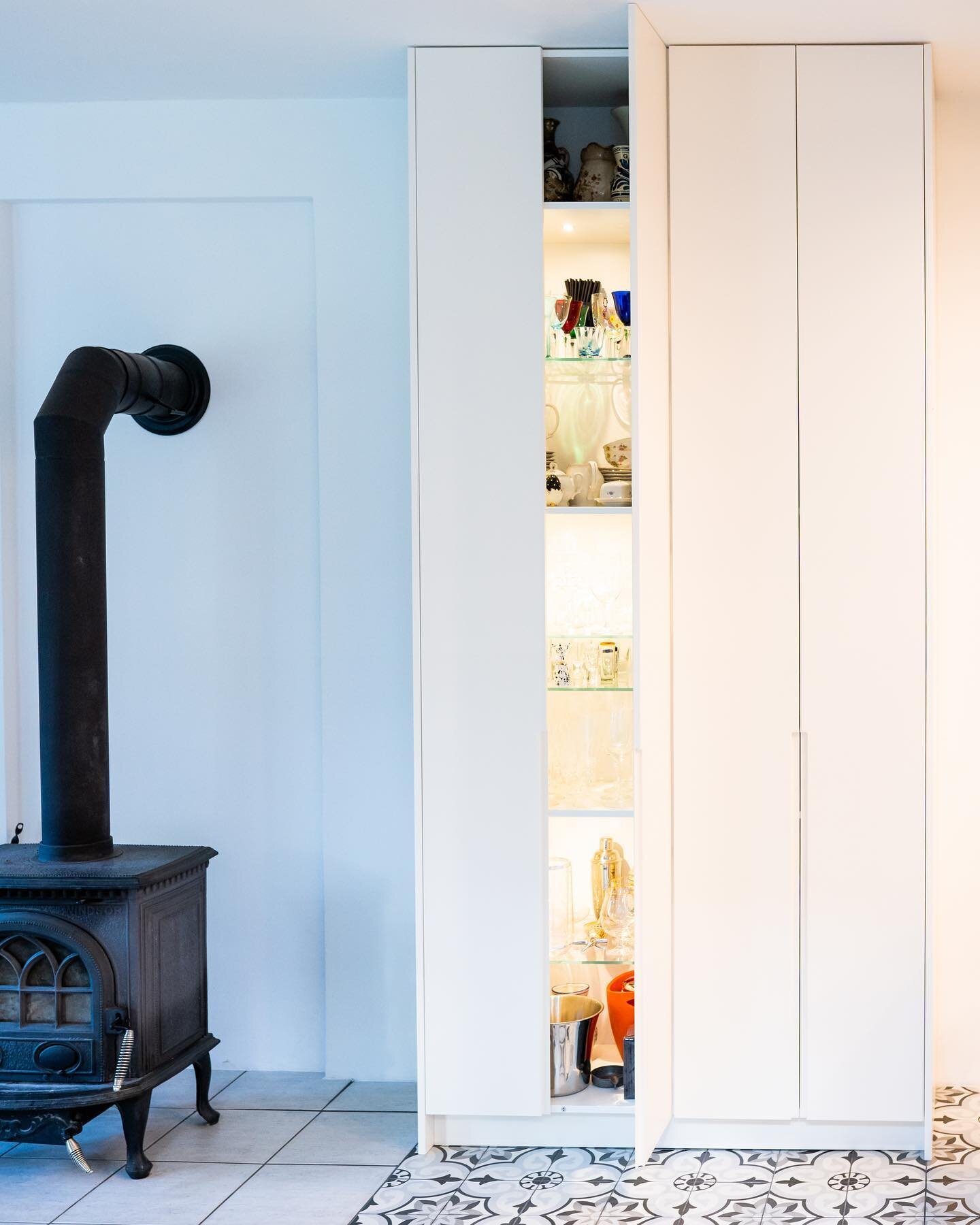Virtuve :
Projekta autori - Sandra Matrevica, Artūrs Smilga
Foto - @kafido_com 
Darba virsma - @lago_stone 
Vairāk par projektu - www.smilga.space
#smilga #egger #hettich #franke #legrabox #blum #haefele #virtuve