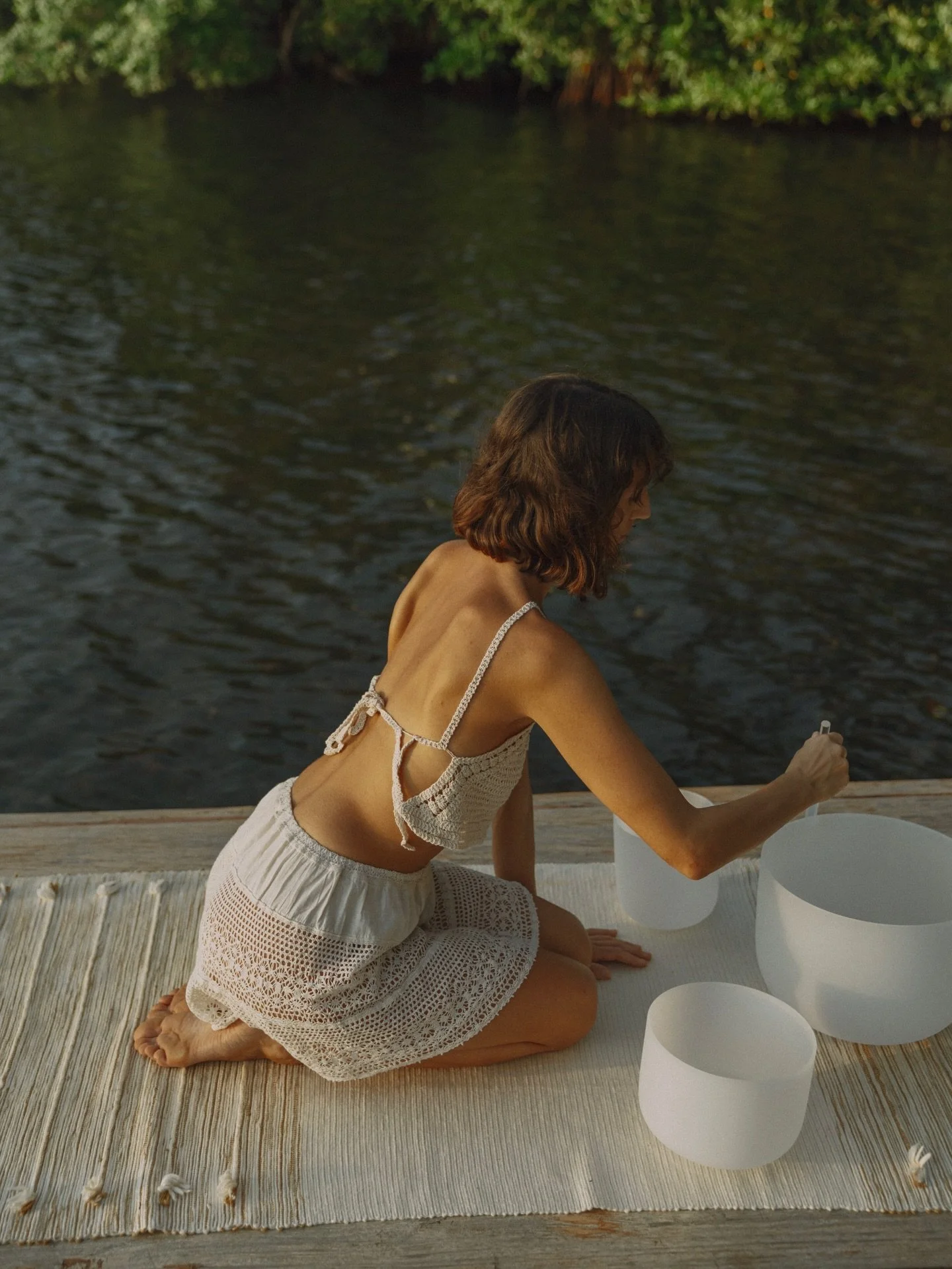 Soft sounds, gentle vibrations by the lake.. 

Just sound and stillness @kurulubay
 
Yoga mat from my eco friendly collection @ylayoga 
Photo @elienjansen