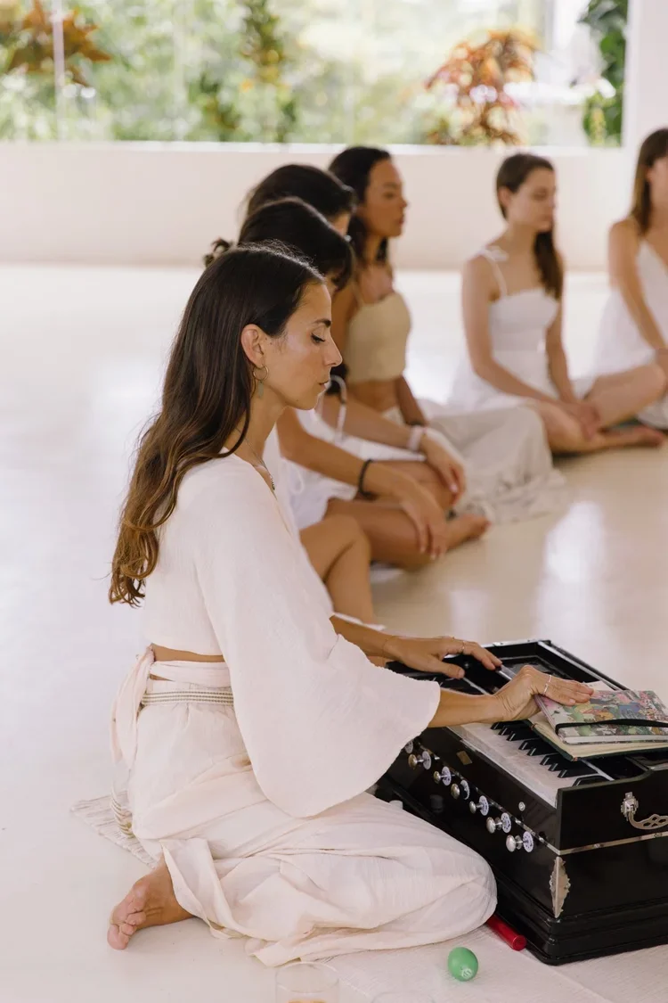 Nidhyana+Yoga+-+Solenne+Jakovsky+(877).webp