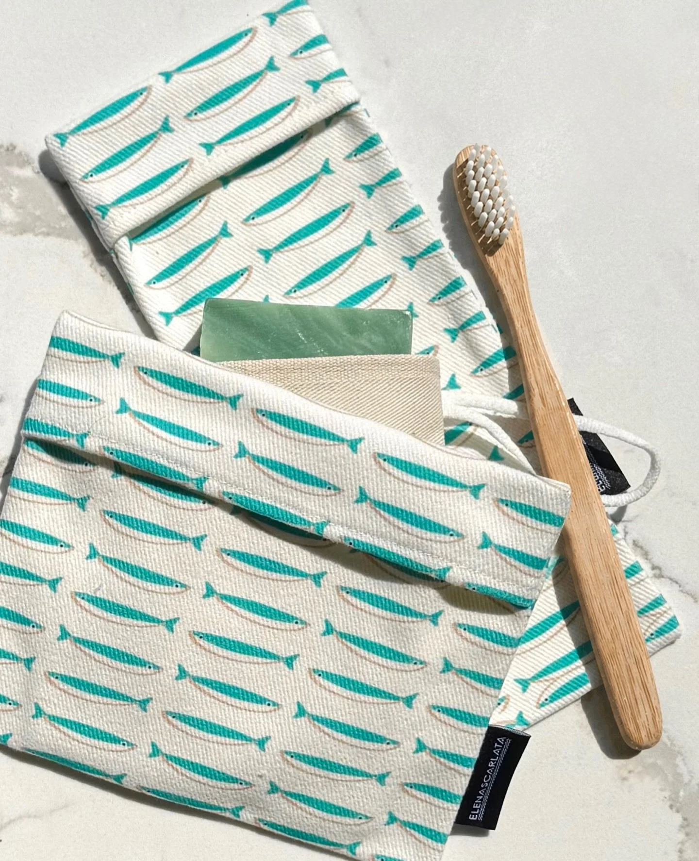 As part of our new collaboration with @elena_scarlata_studio we are happy to be bringing in more of her whimsical and geometric Sicilian inspired designs to the USA. This super fun Sicilian Sardine printed matching Travel Soap bag and Toothbrush hold