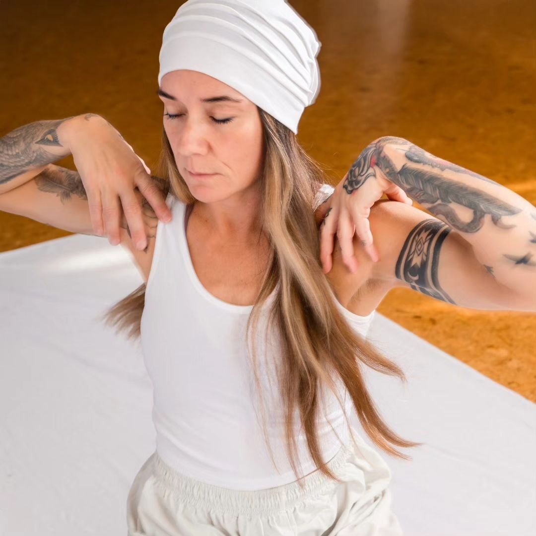 Full Moon Radiant Ritual- Monthly Kundalini Series 🌕 With @radiantheart_yoga 

✨️Monthly Reminder ✨️
You can join Amanda every month at Trailside Yoga for this series utilizing the energy of the monthly Full Moon. 

This workshop includes journaling