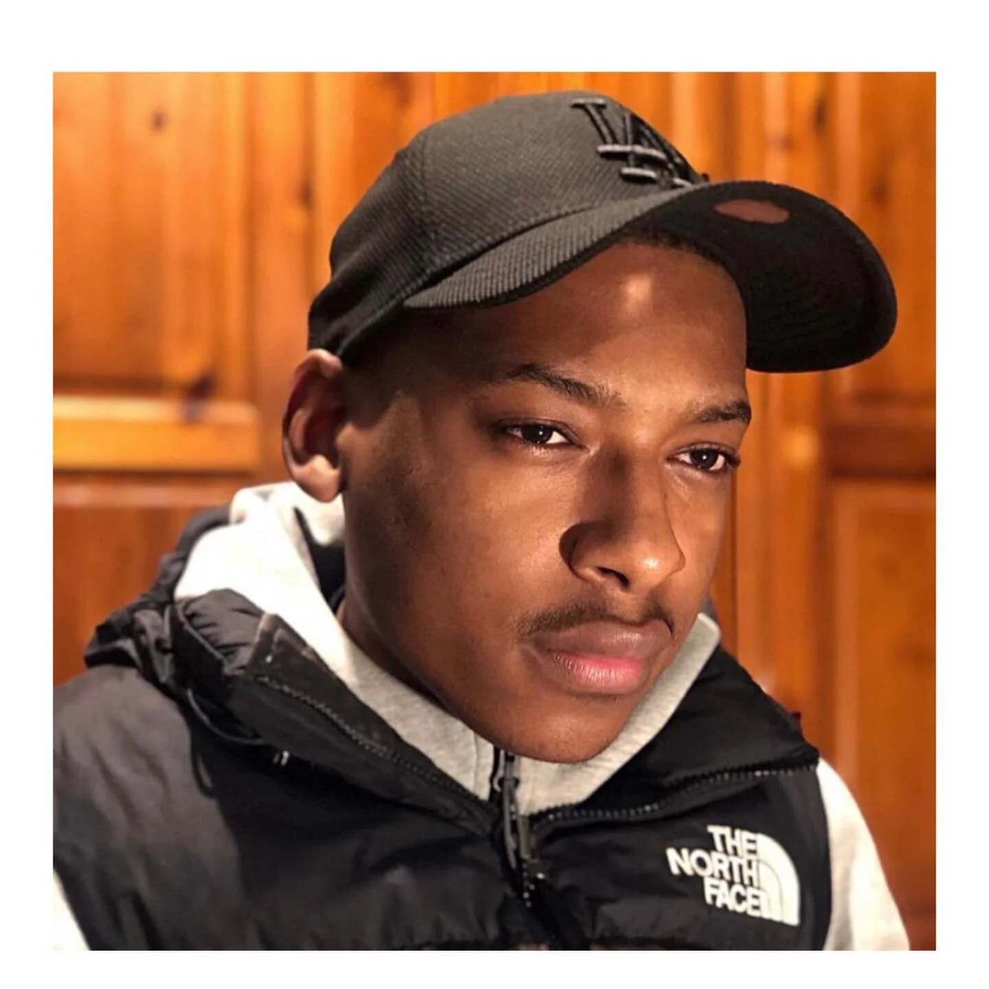 Meet One of The Pioneers Behind Brooklyn Drill

Read on urbanfront.online
 https://www.urbanfront.online/news

#drillmusic #ukdrillmusic #ukdrillnews #grime #rap #producer #beats #culture #nycdrill #brooklyn #brooklyndrill #brooklyndrillrap #brooklyn