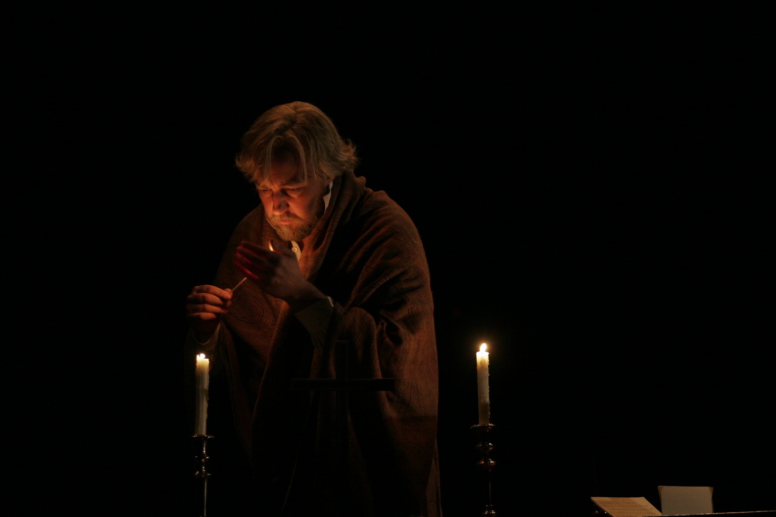 5. John OWEN-JONES (Valjean) - Valjean's Death - Ref - MIS.UK.TR.09.2361.826 Photo by Catherine Ashmore ©Cameron Mackintosh Ltd. LR.jpg
