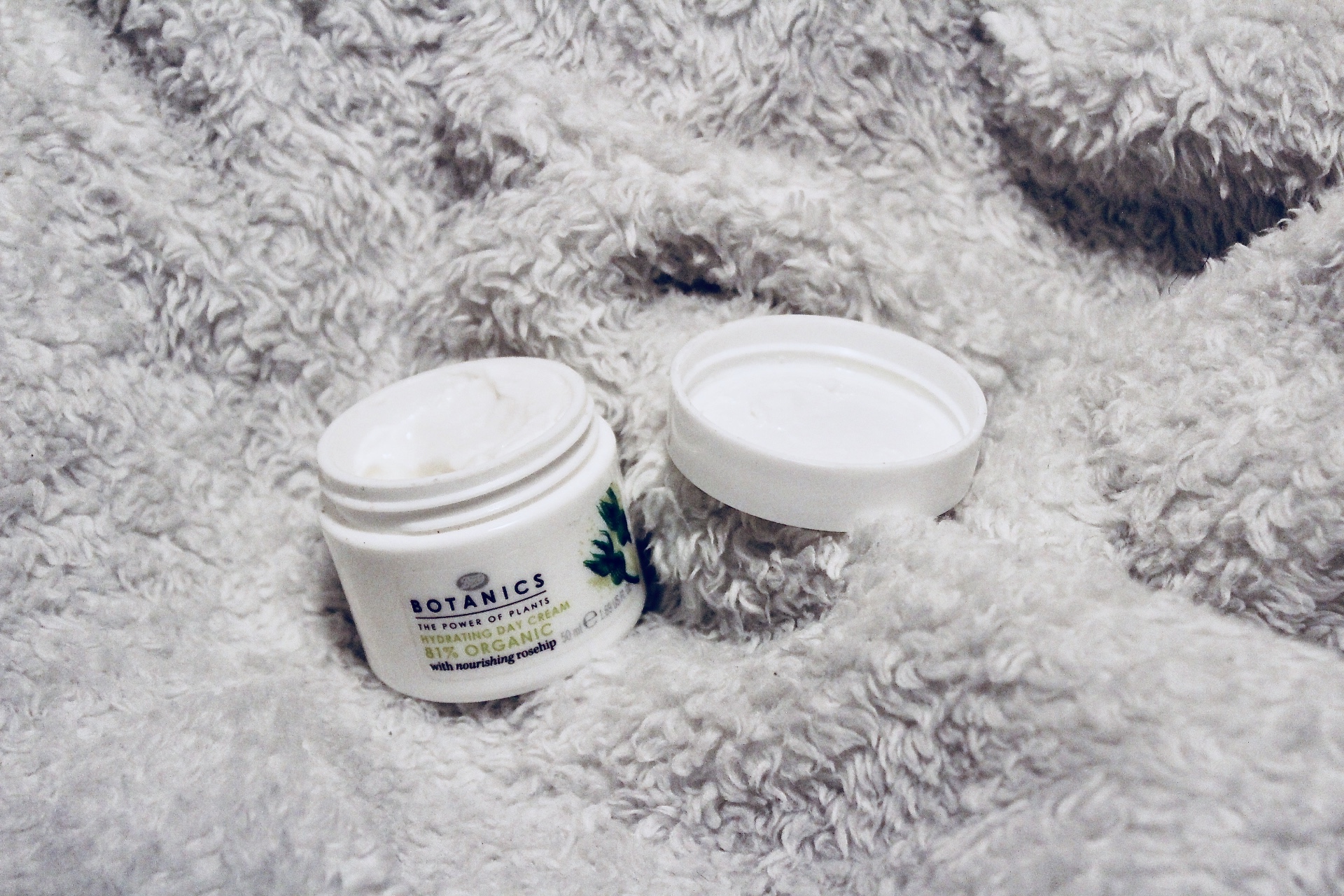 Beauty Basics: Skincare Favorites | Instead I've opted for the holistic route (mostly) and haven't looked back since. I've decided to share my secrets of the products I've been using to improve my pores.