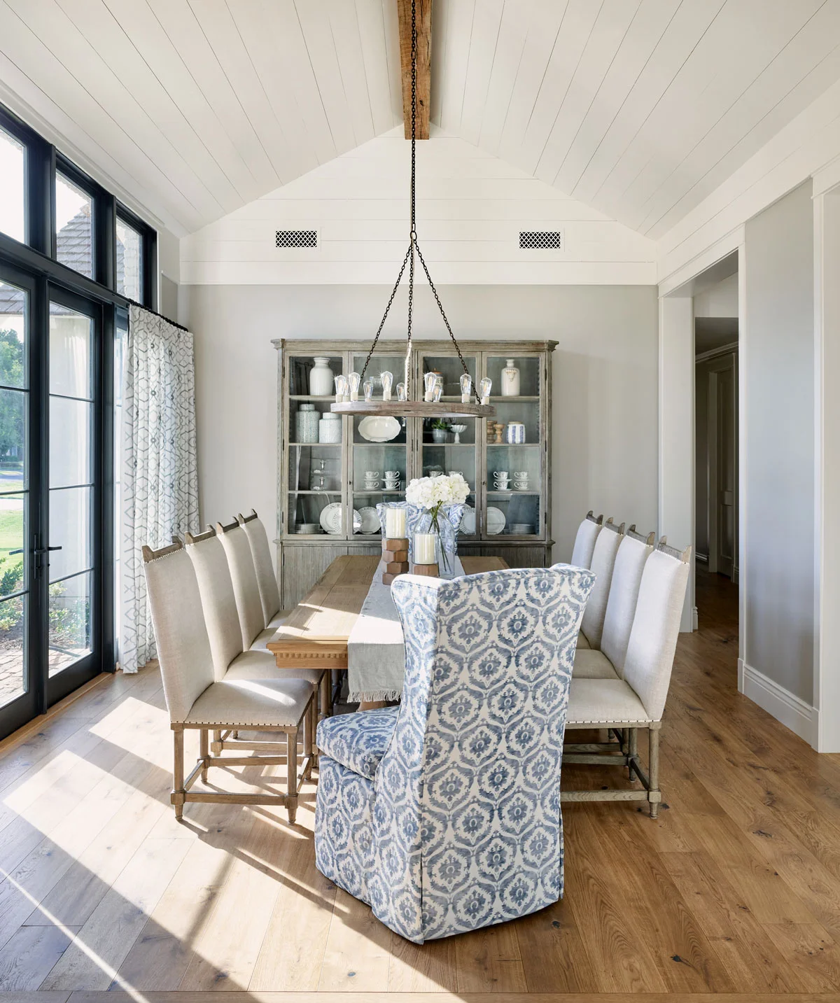 Eisenberg_7_2018_Diningroom_Monroe_Thorne.jpg
