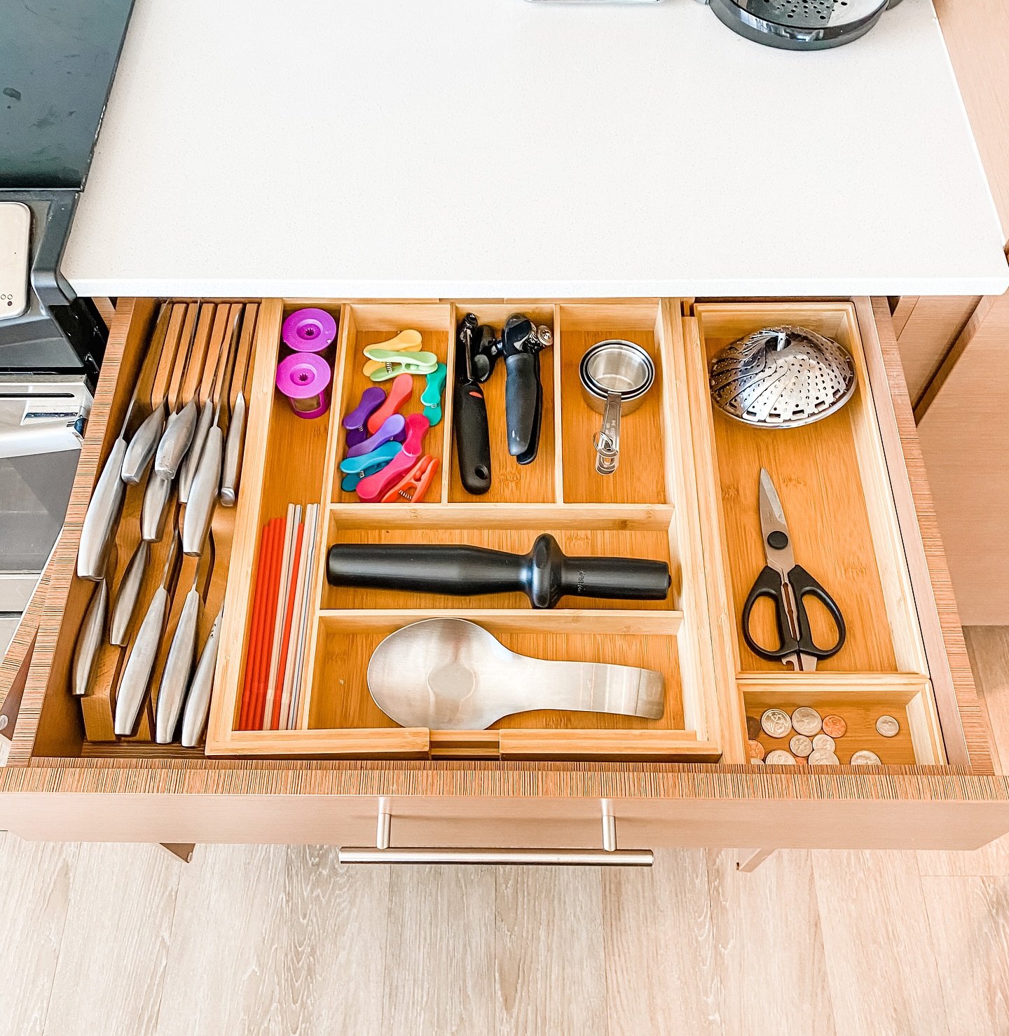 This week on The Challenge: Kitchen Drawers! 🏆 Ready to elevate your space? Follow these steps:

1️⃣ Purge: Empty the drawers and assess what you truly need
2️⃣ Clean: Wash and refresh both the drawers and inserts
3️⃣ Curate: Return only the essenti