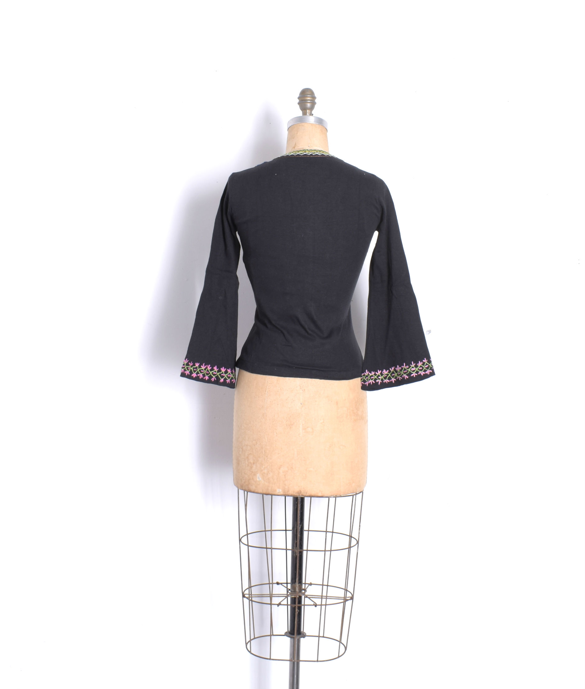 70s embroidered tee-black.jpg