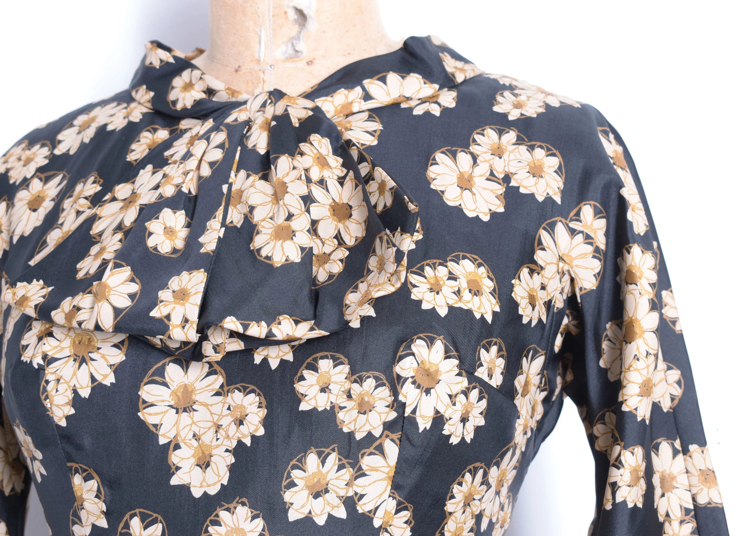 1950s daisy silk dress2.jpg