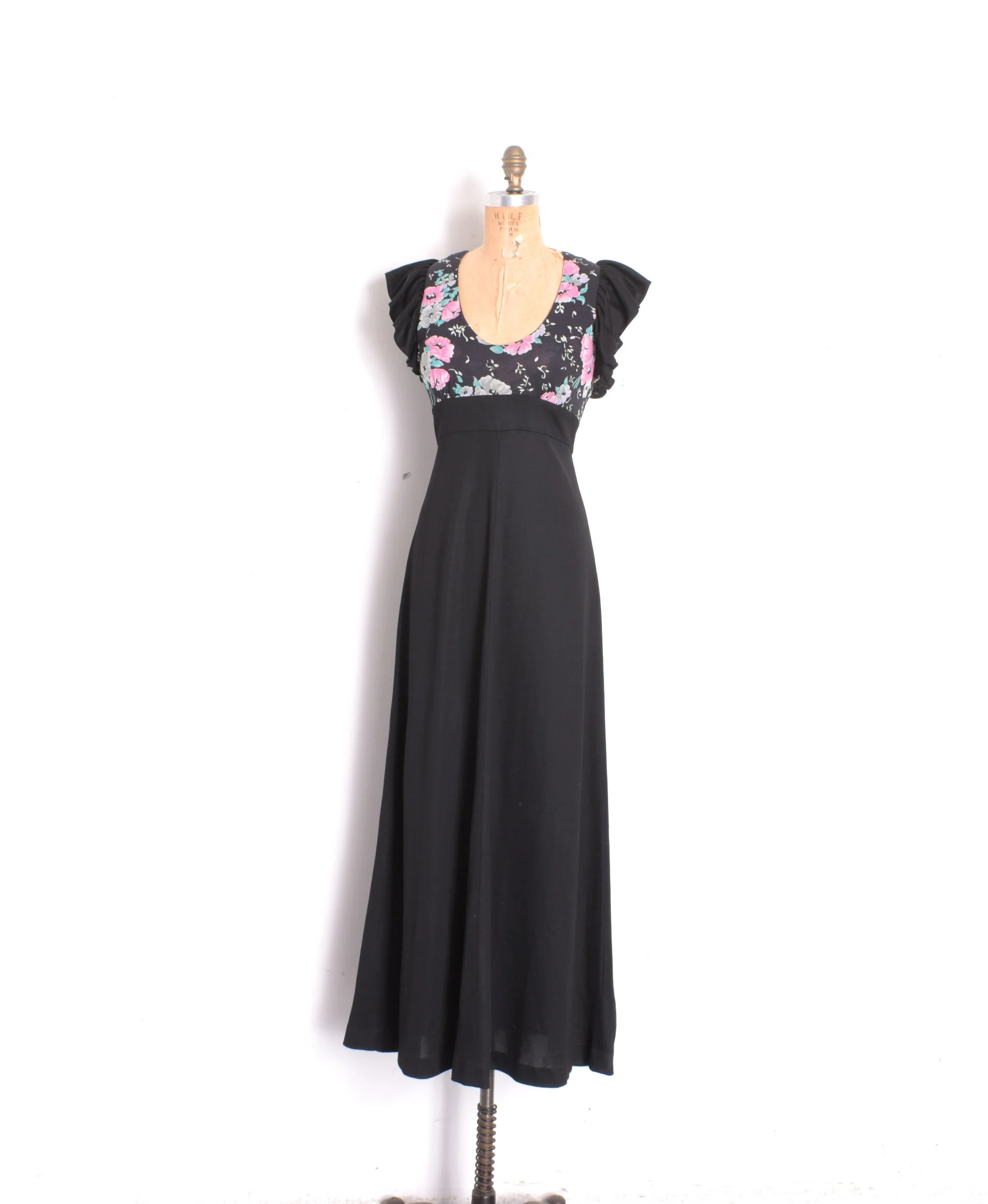 1970s backless dress2.jpg