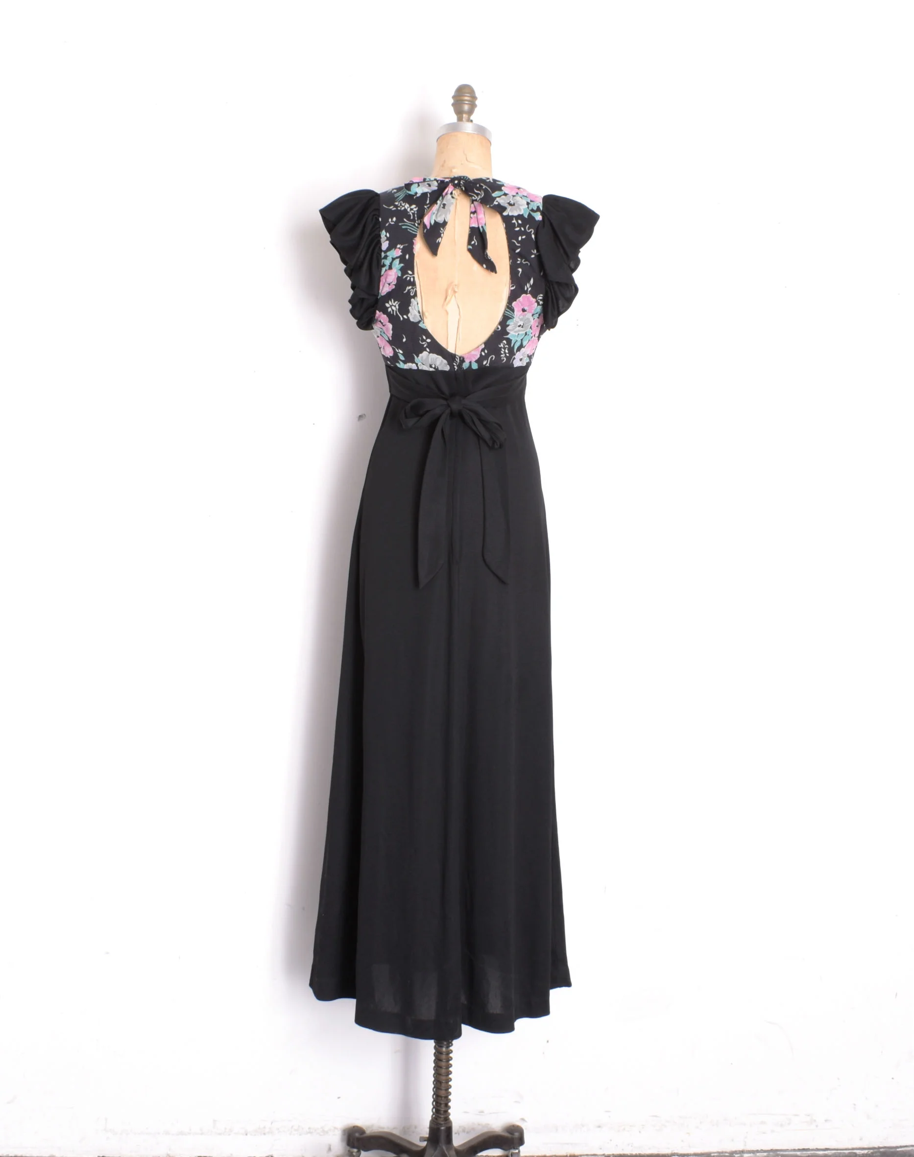 1970s backless dress.jpg