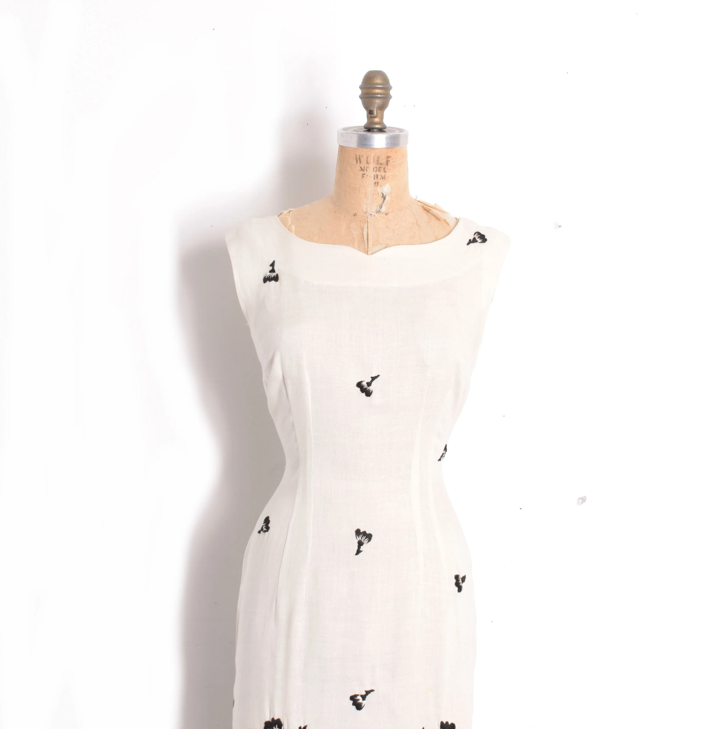 1950s embroidered sheath3.jpg