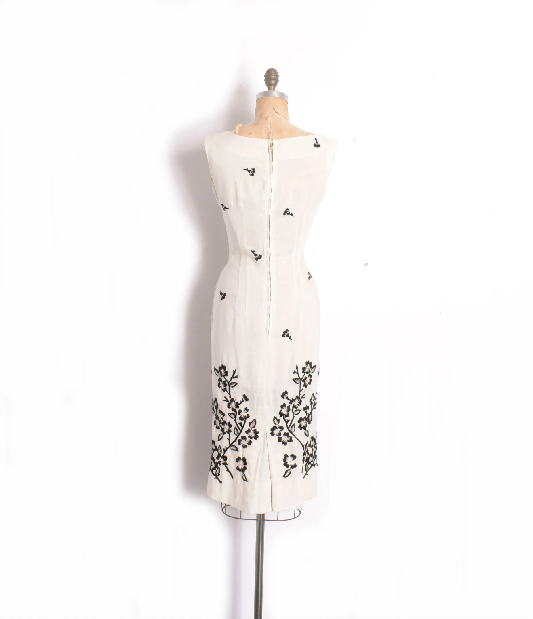 1950s embroidered sheath.jpg